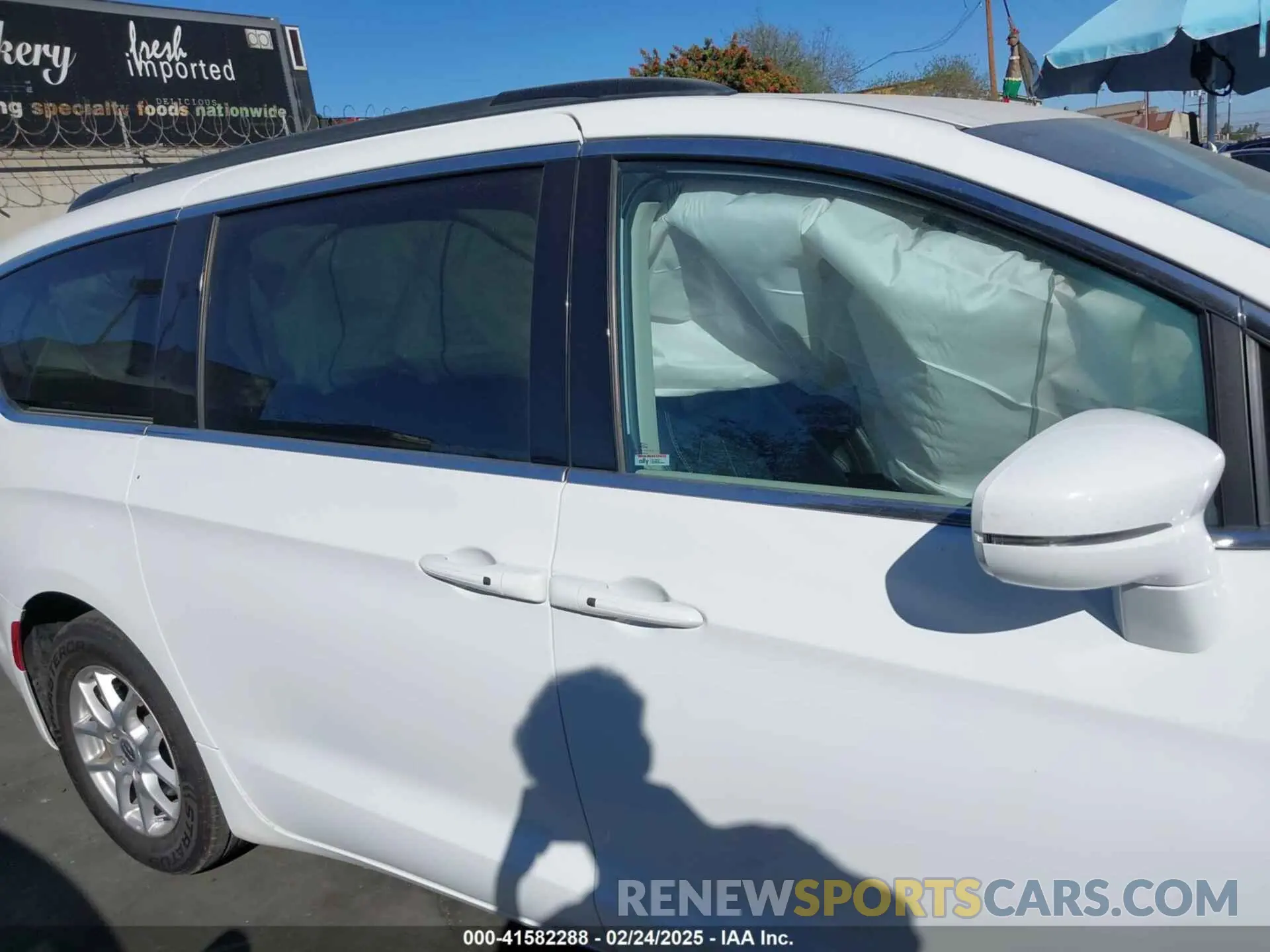14 fotografías del automóvil dañado 2C4RC1BG6NR162744 CHRYSLER PACIFICA 2022