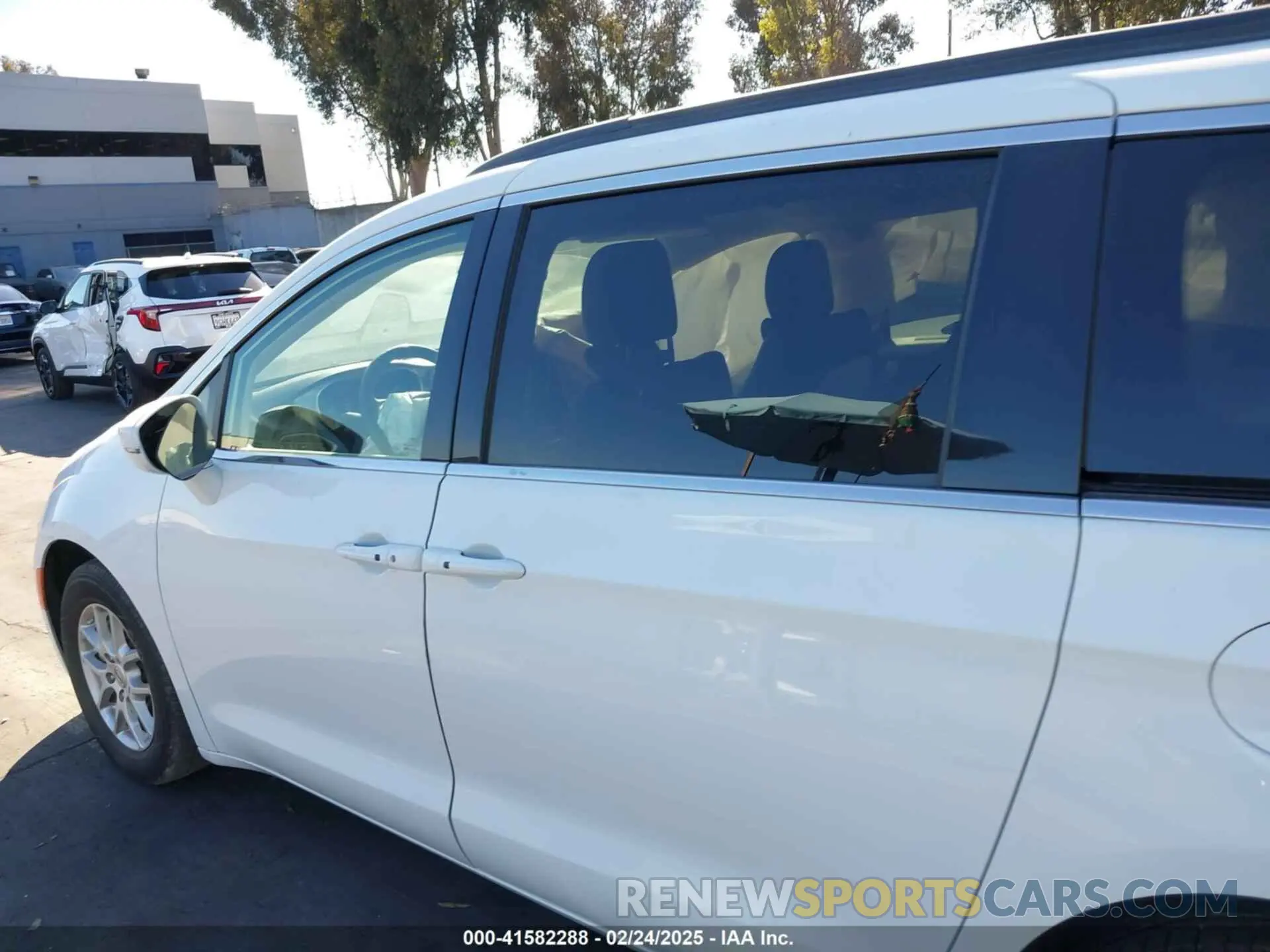 15 fotografías del automóvil dañado 2C4RC1BG6NR162744 CHRYSLER PACIFICA 2022