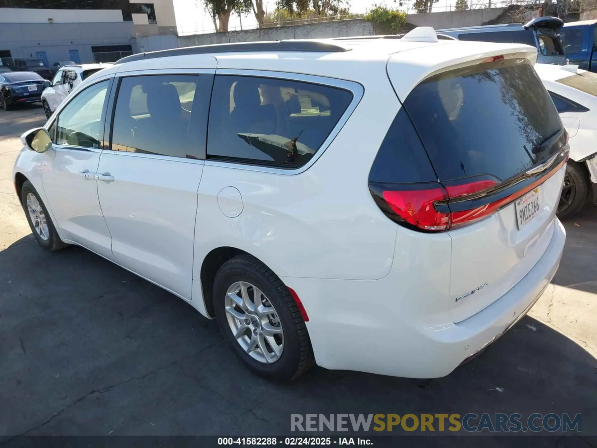 3 fotografías del automóvil dañado 2C4RC1BG6NR162744 CHRYSLER PACIFICA 2022