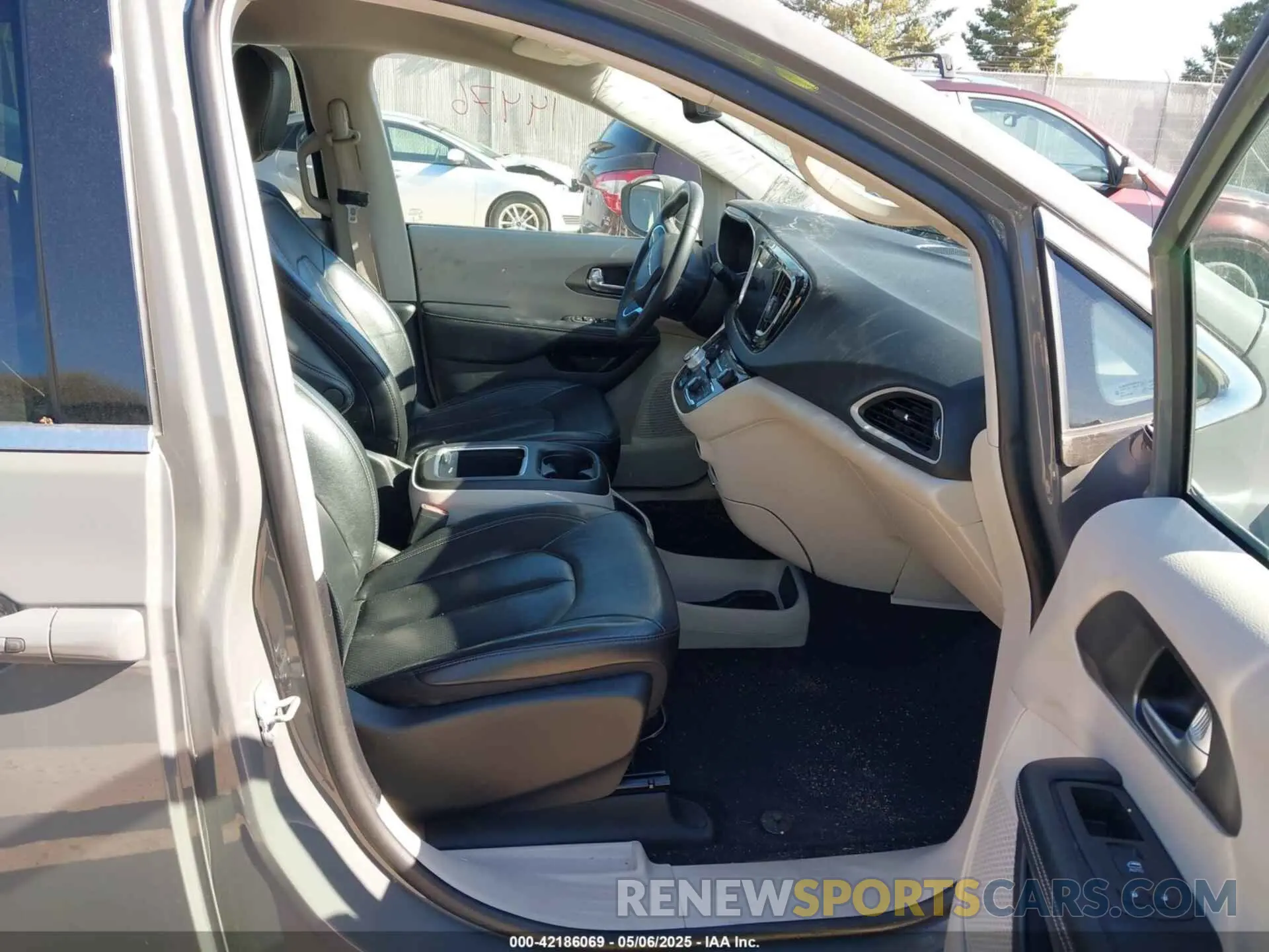 5 fotografías del automóvil dañado 2C4RC1BG7NR152112 CHRYSLER PACIFICA 2022
