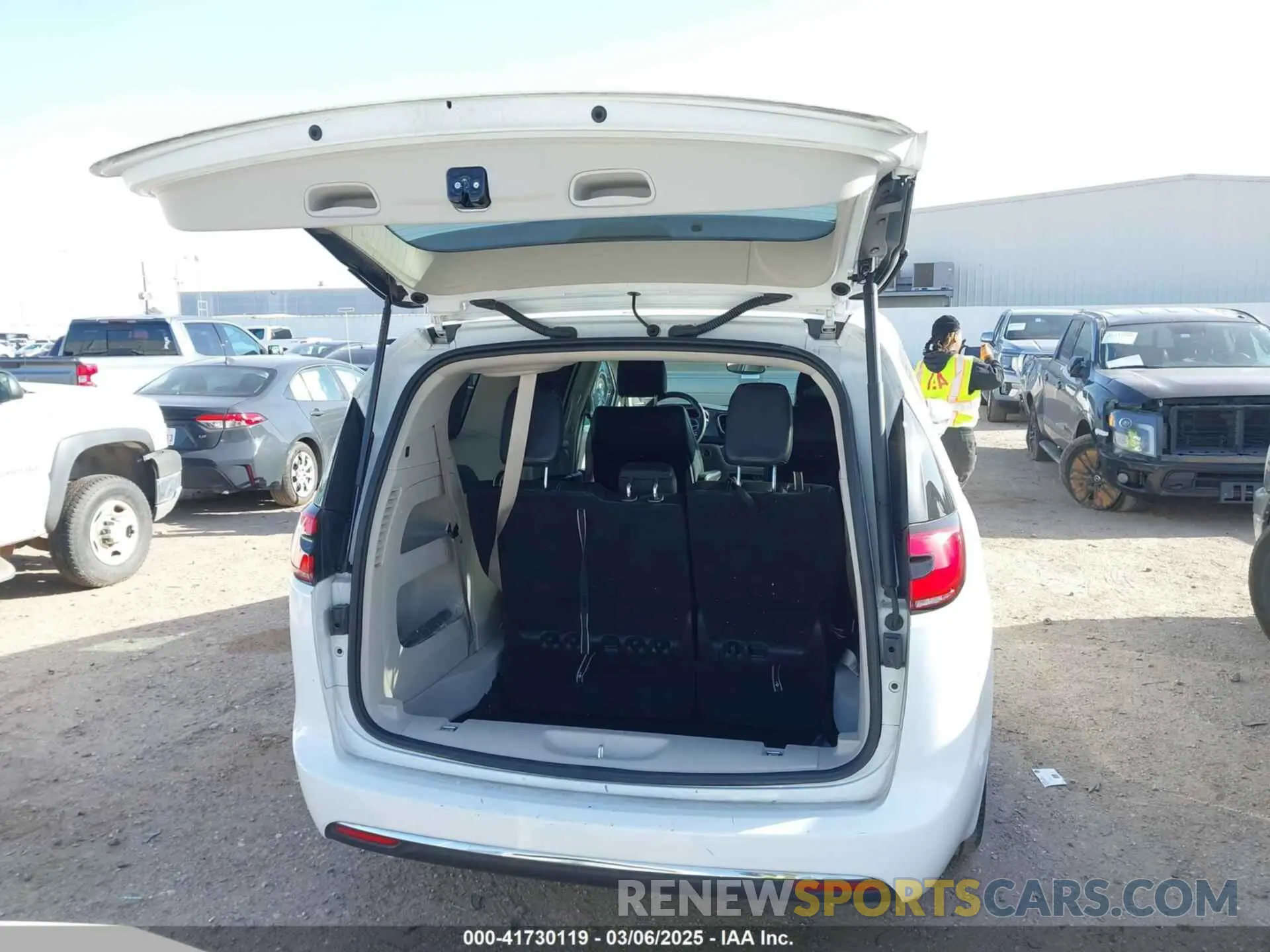 17 fotografías del automóvil dañado 2C4RC1BG8NR191131 CHRYSLER PACIFICA 2022
