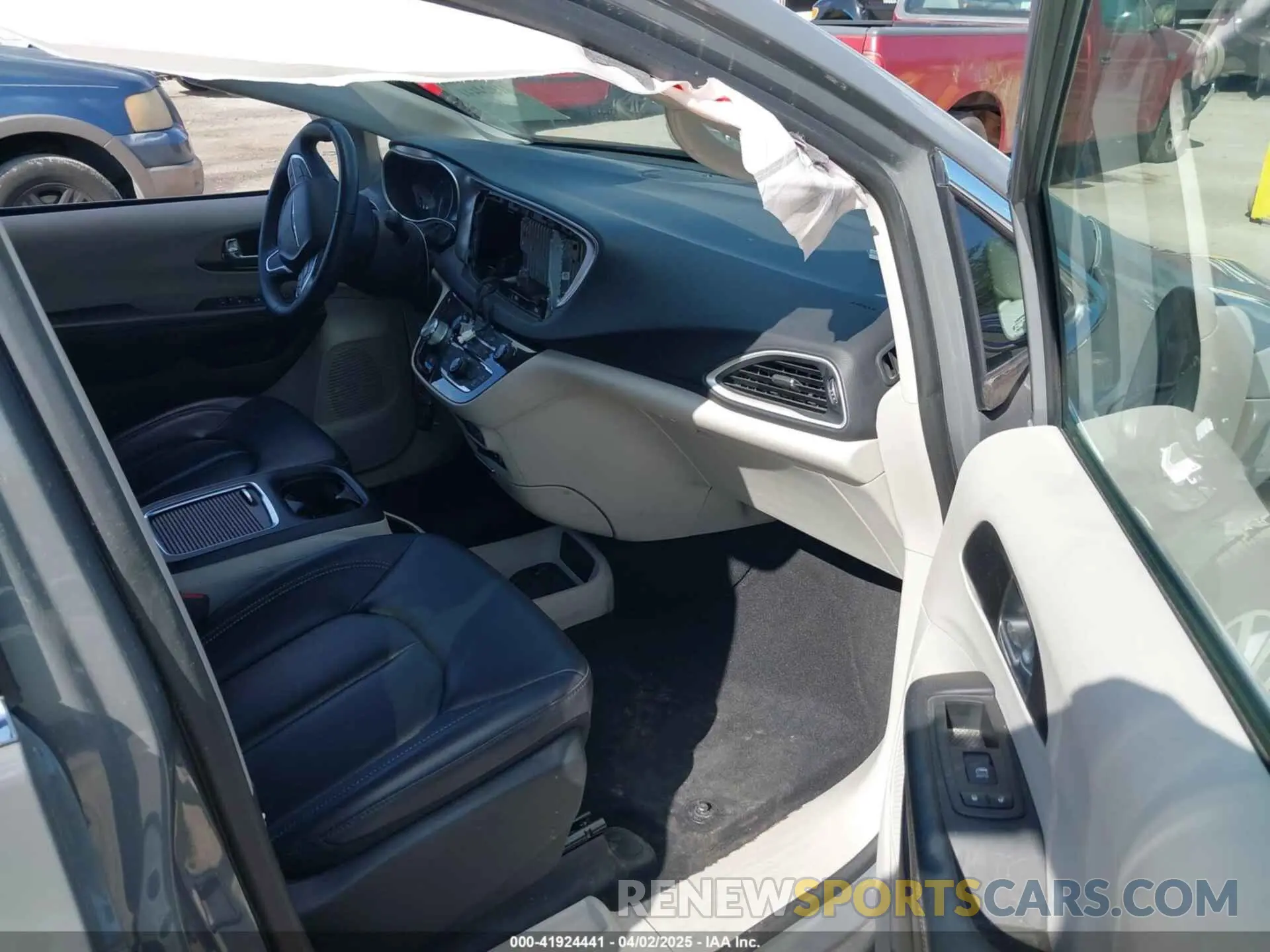5 fotografías del automóvil dañado 2C4RC1BG9NR157831 CHRYSLER PACIFICA 2022