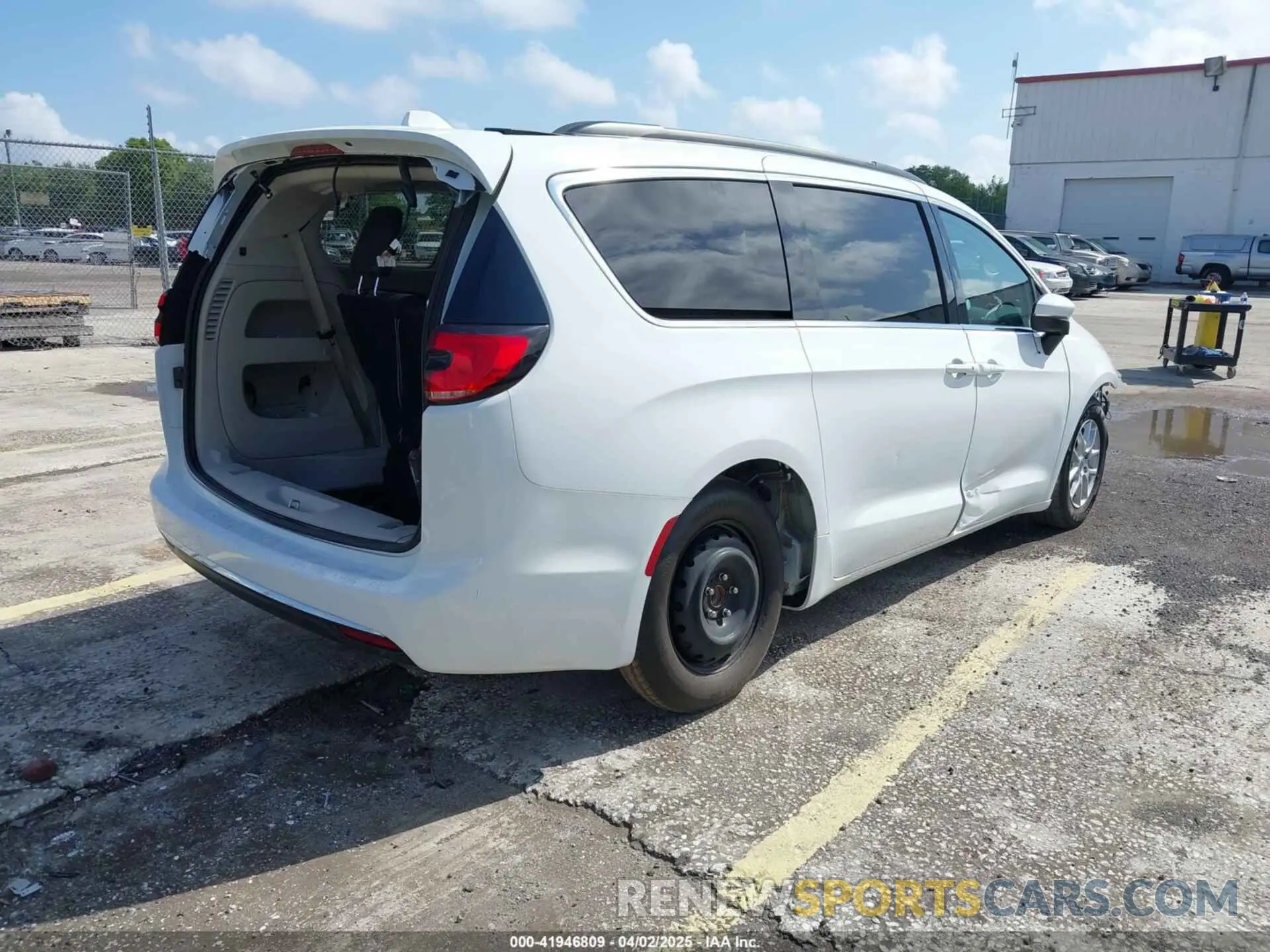 4 fotografías del automóvil dañado 2C4RC1BGXNR233654 CHRYSLER PACIFICA 2022