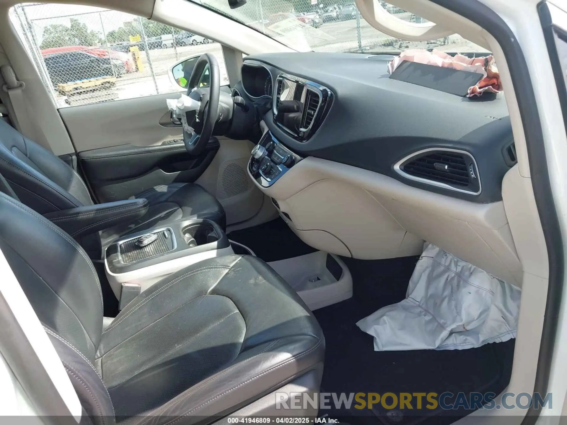 5 fotografías del automóvil dañado 2C4RC1BGXNR233654 CHRYSLER PACIFICA 2022