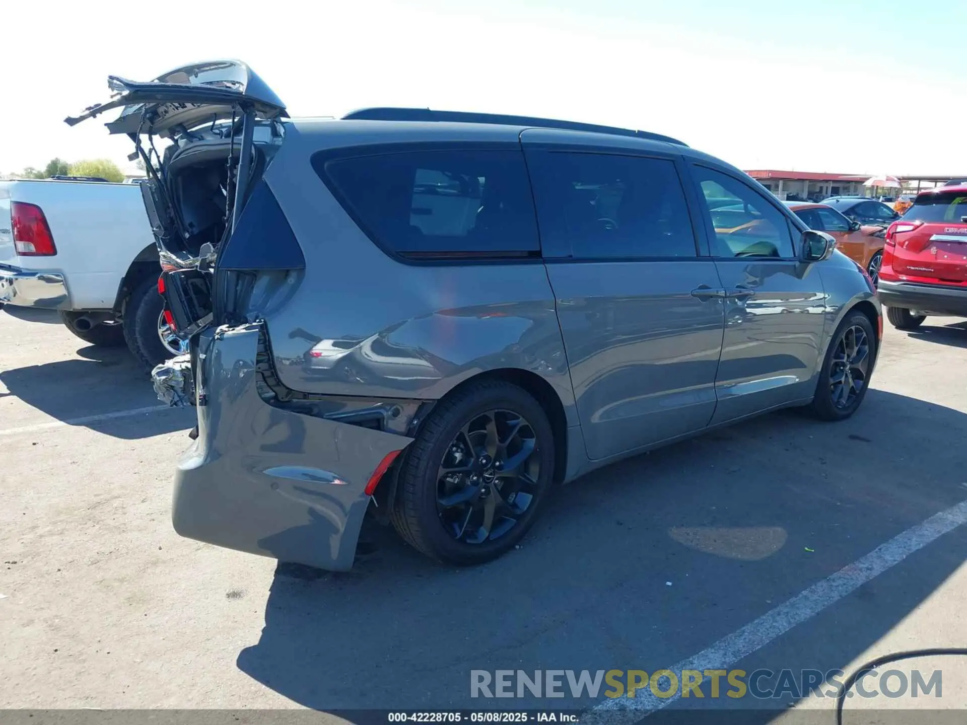 4 fotografías del automóvil dañado 2C4RC1GG0NR187714 CHRYSLER PACIFICA 2022