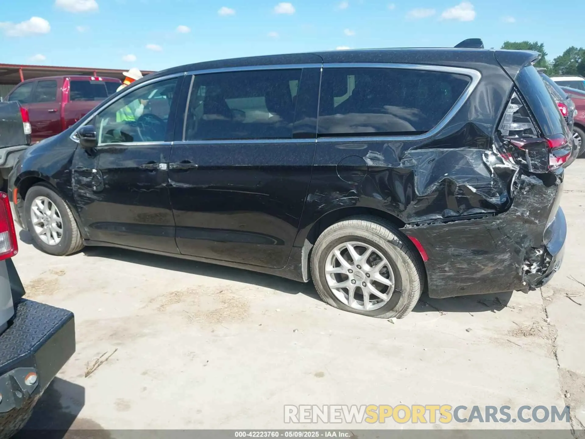 14 fotografías del automóvil dañado 2C4RC1BG0PR586391 CHRYSLER PACIFICA 2023