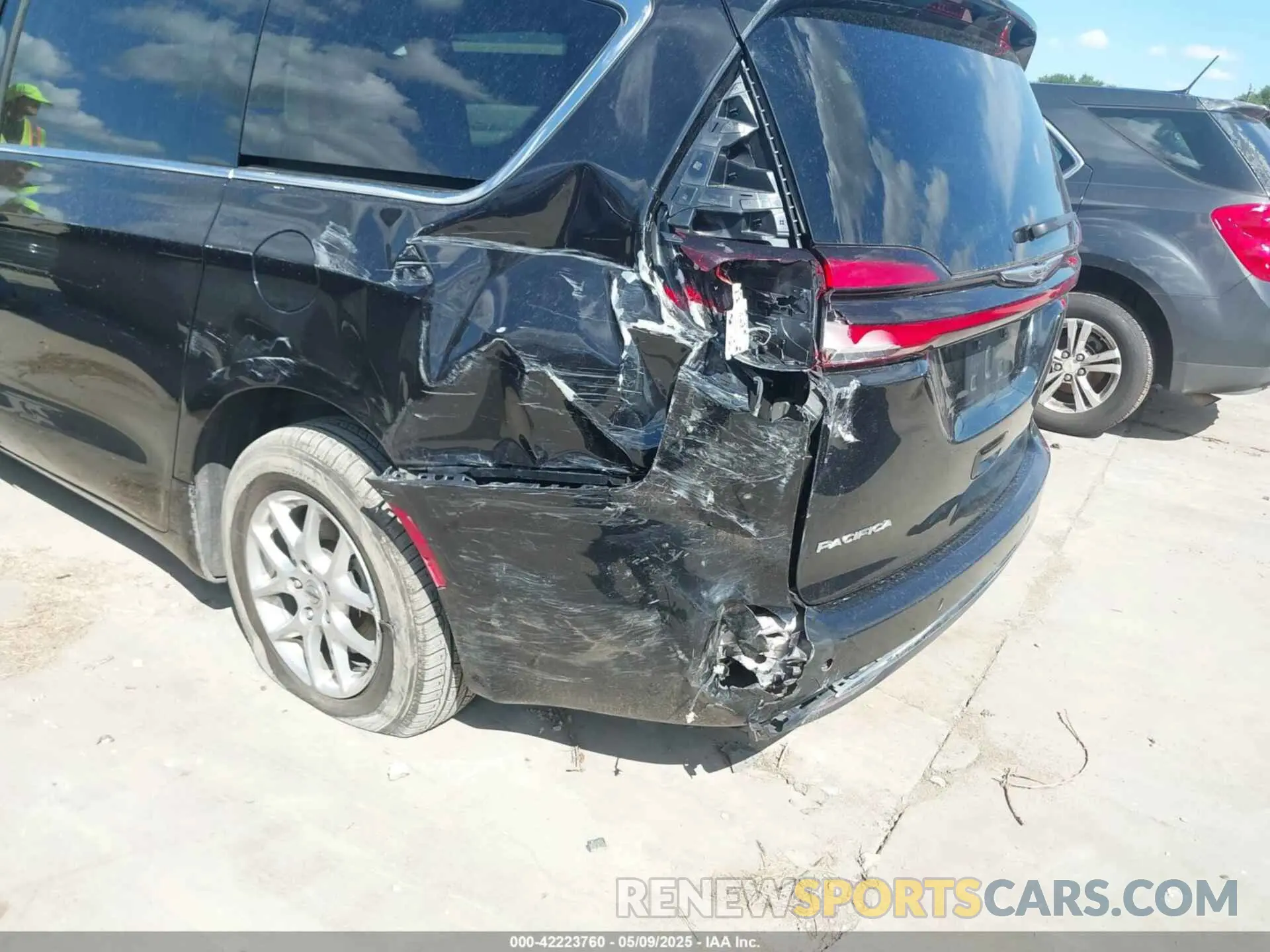 17 fotografías del automóvil dañado 2C4RC1BG0PR586391 CHRYSLER PACIFICA 2023