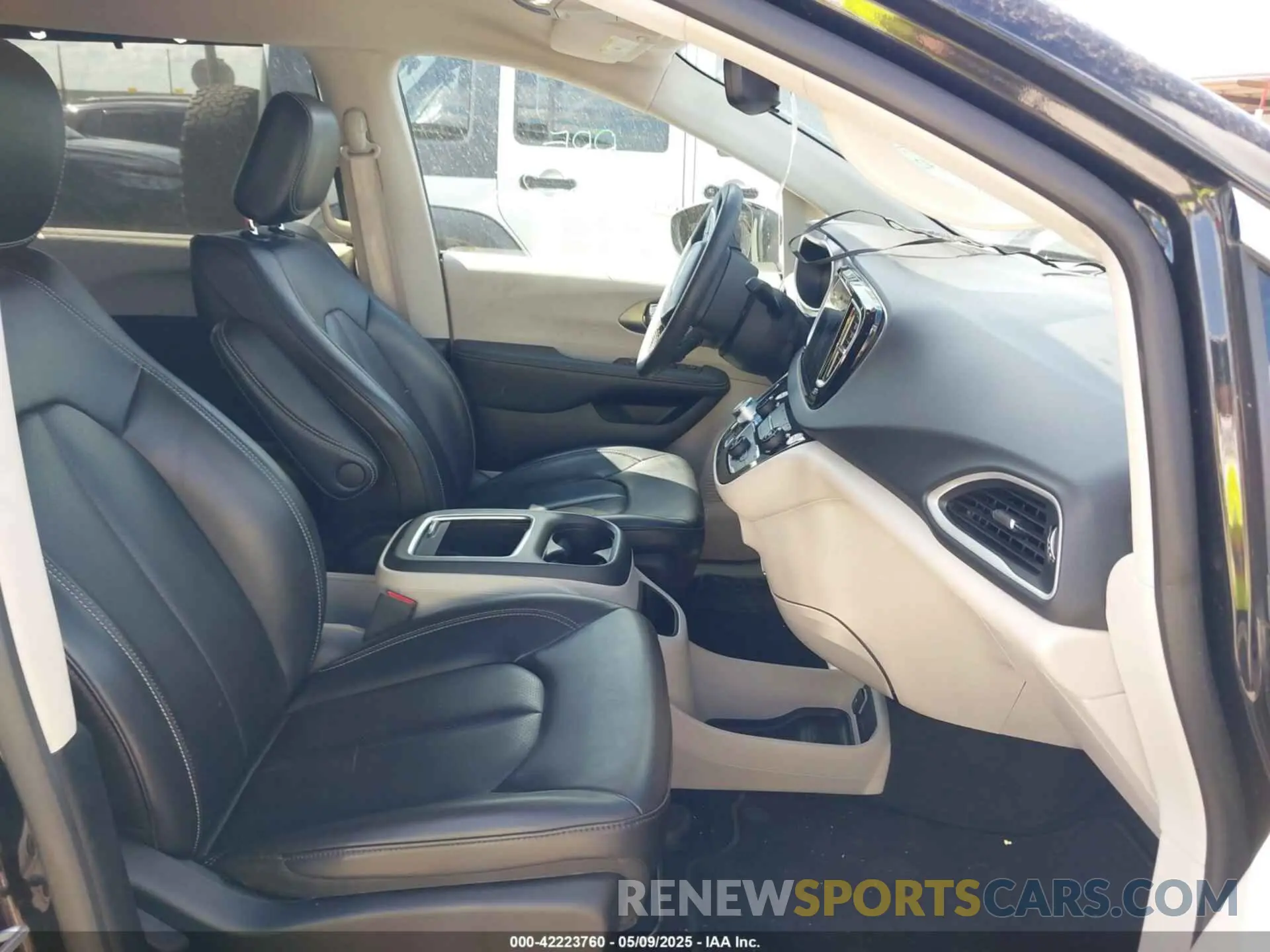 5 fotografías del automóvil dañado 2C4RC1BG0PR586391 CHRYSLER PACIFICA 2023