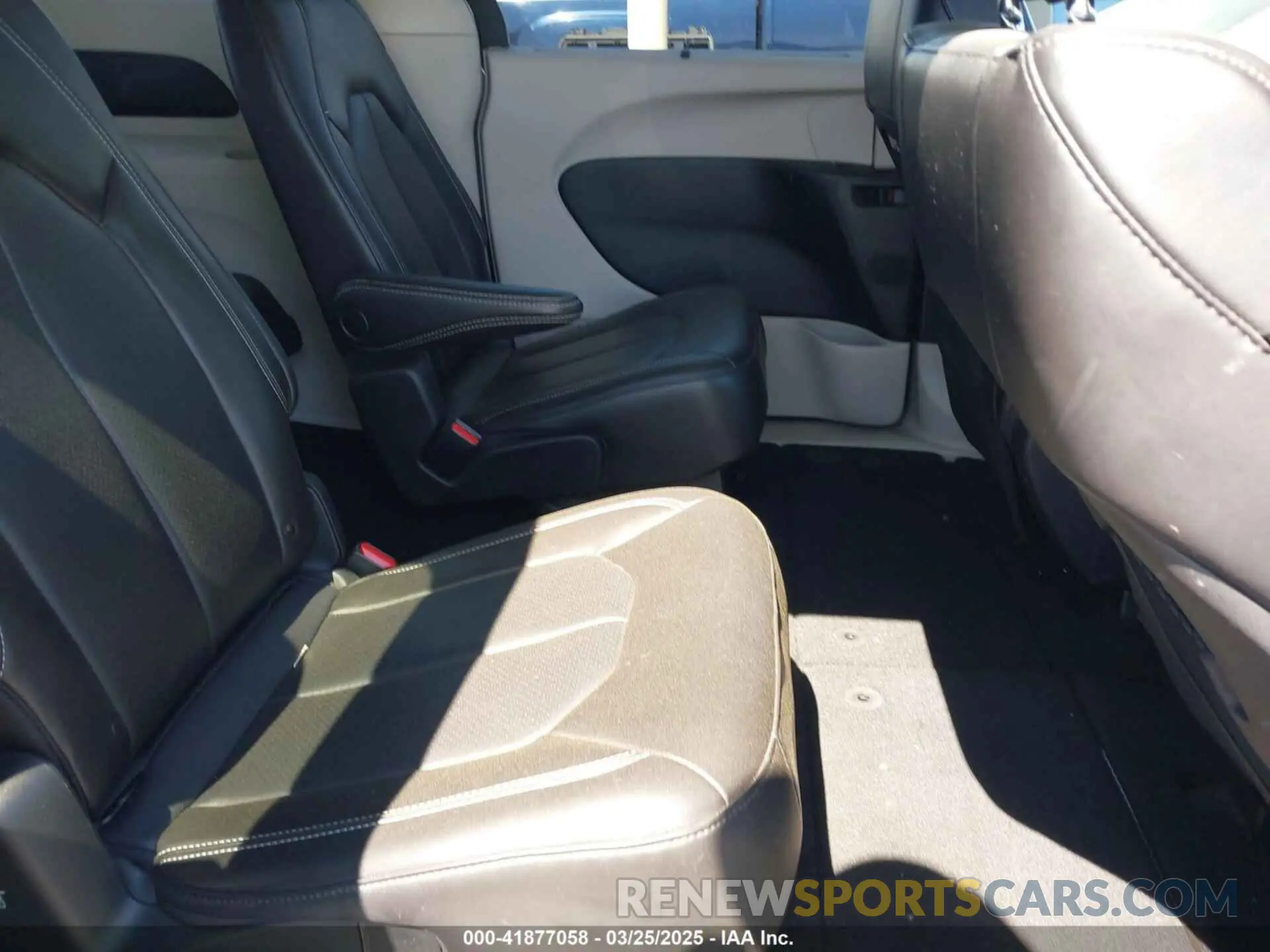 8 fotografías del automóvil dañado 2C4RC1BG0PR601147 CHRYSLER PACIFICA 2023