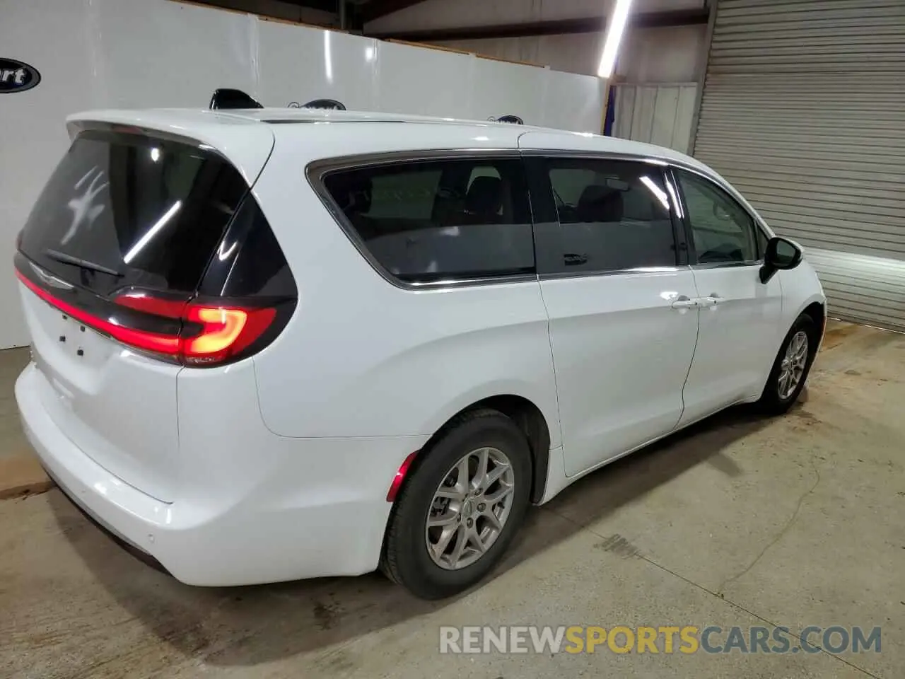 3 fotografías del automóvil dañado 2C4RC1BG2PR550573 CHRYSLER PACIFICA 2023