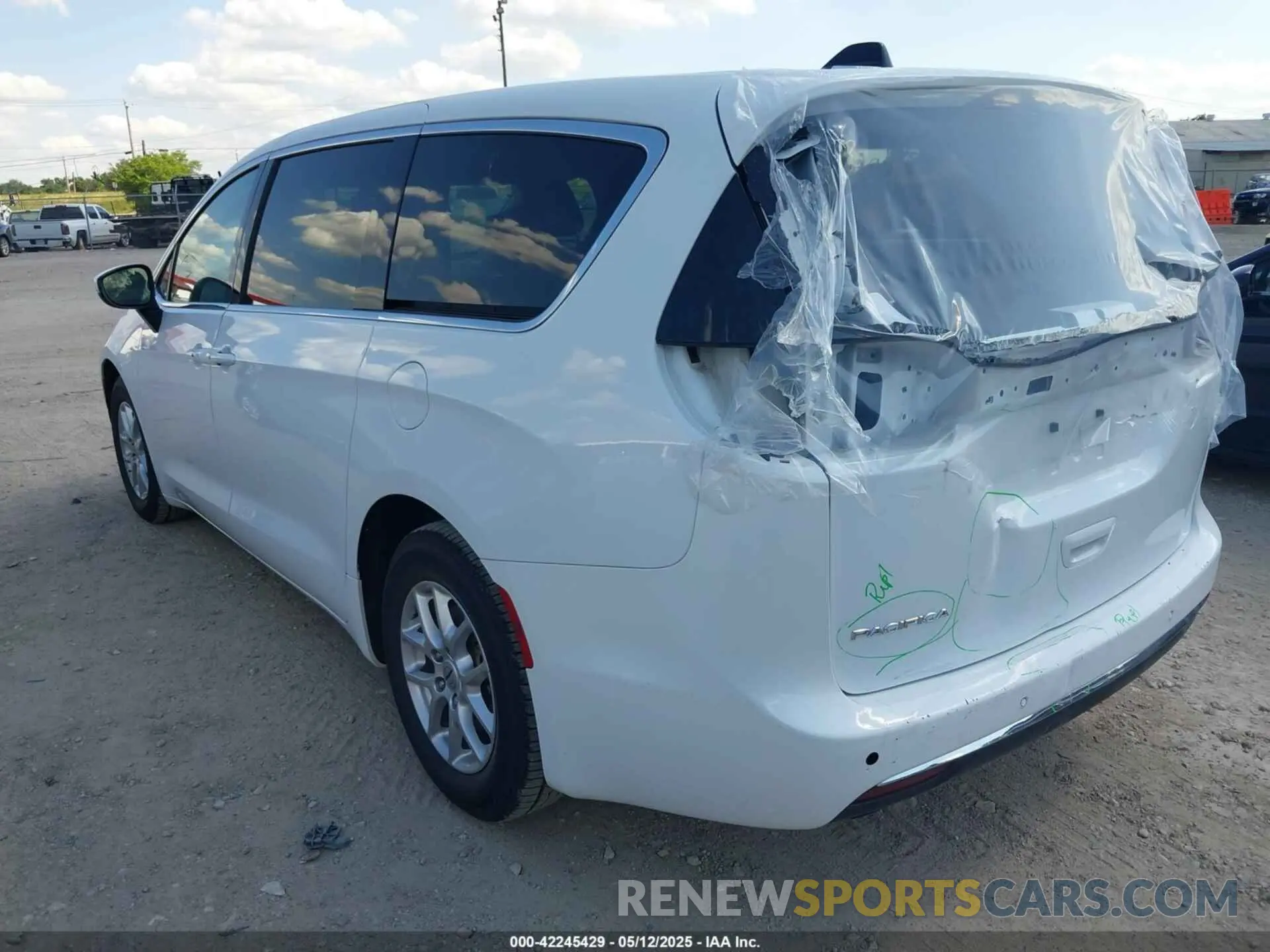 3 fotografías del automóvil dañado 2C4RC1BG2PR613185 CHRYSLER PACIFICA 2023
