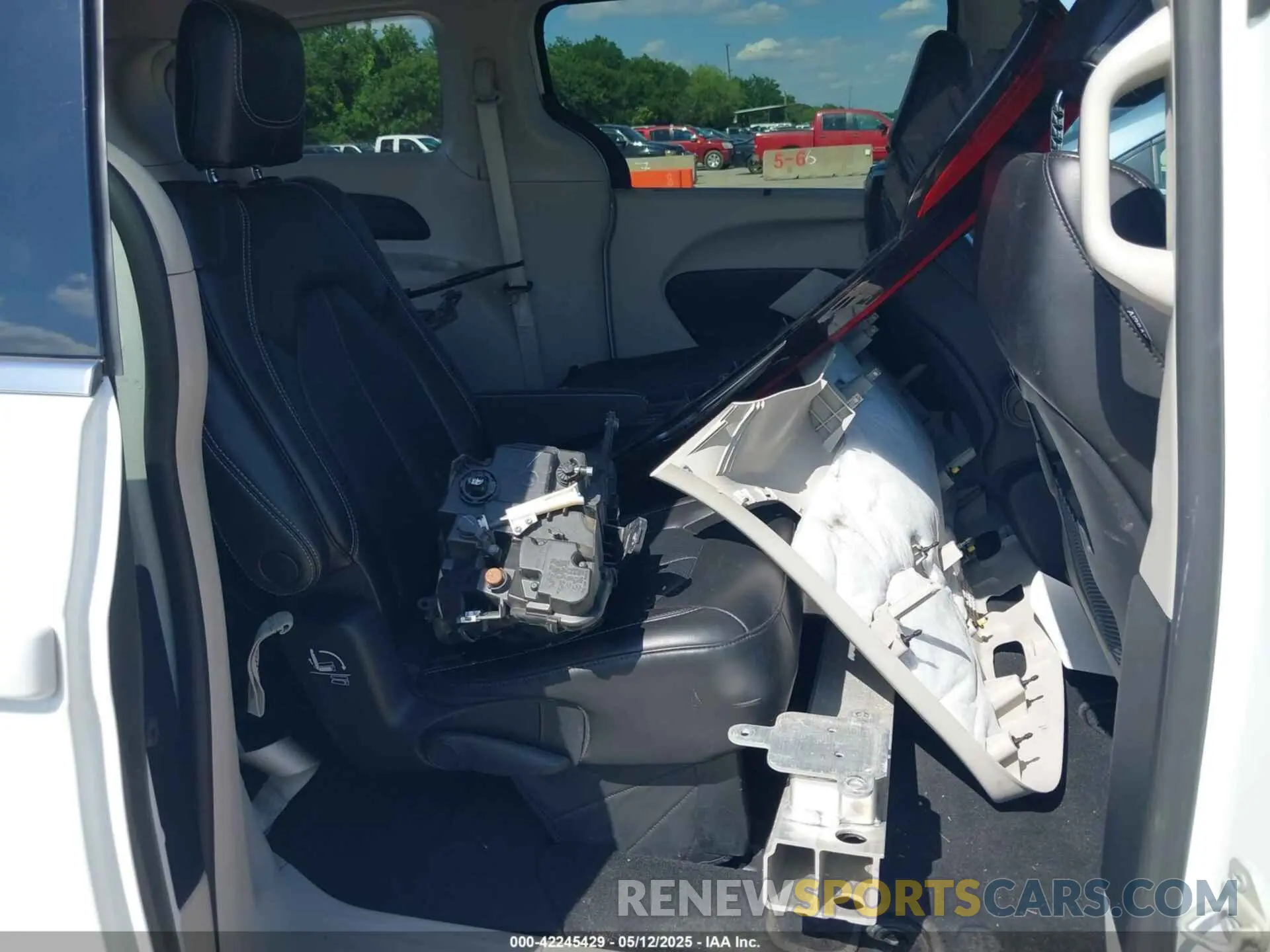 8 fotografías del automóvil dañado 2C4RC1BG2PR613185 CHRYSLER PACIFICA 2023