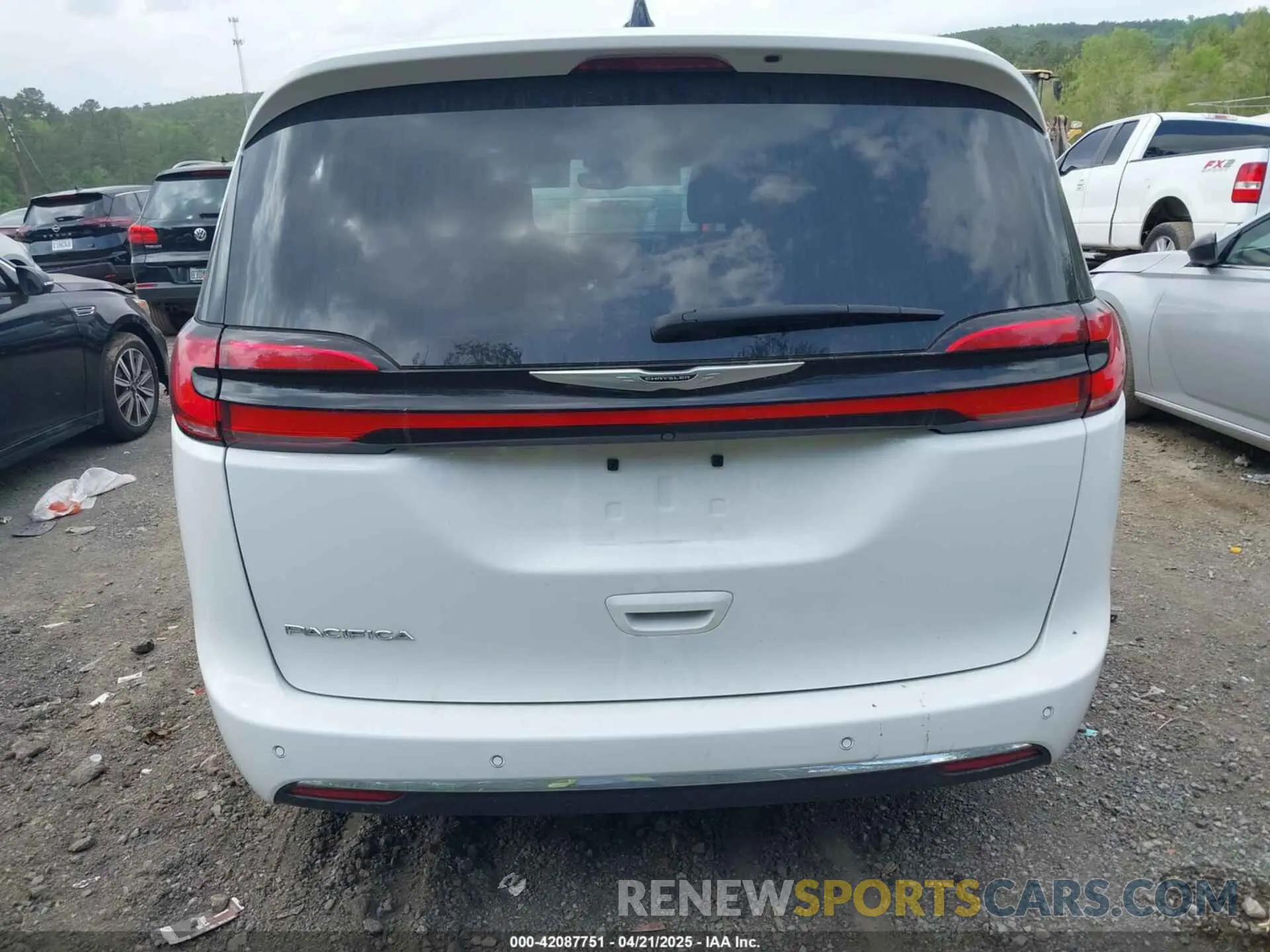 16 fotografías del automóvil dañado 2C4RC1BG3PR578057 CHRYSLER PACIFICA 2023