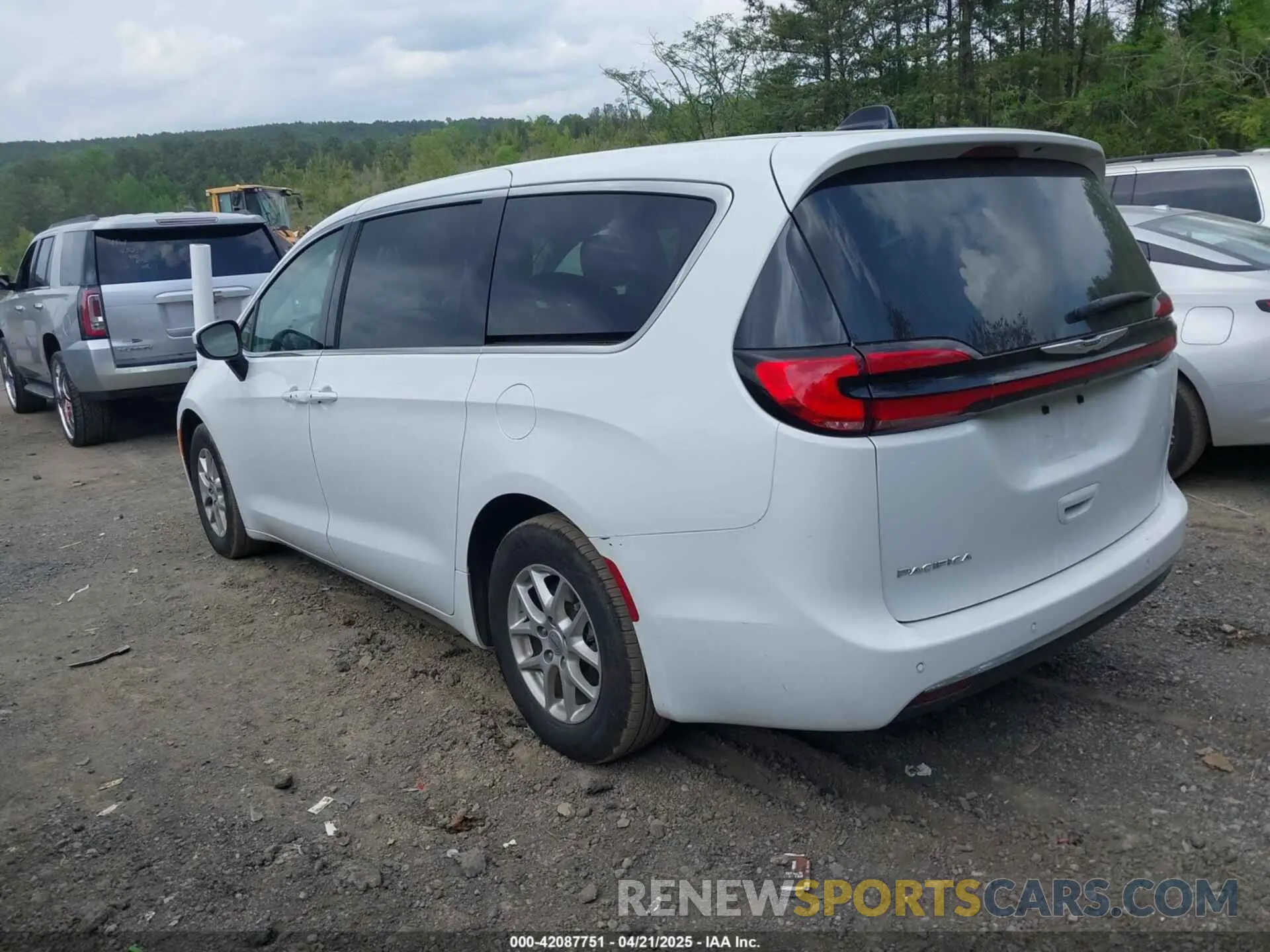 3 fotografías del automóvil dañado 2C4RC1BG3PR578057 CHRYSLER PACIFICA 2023