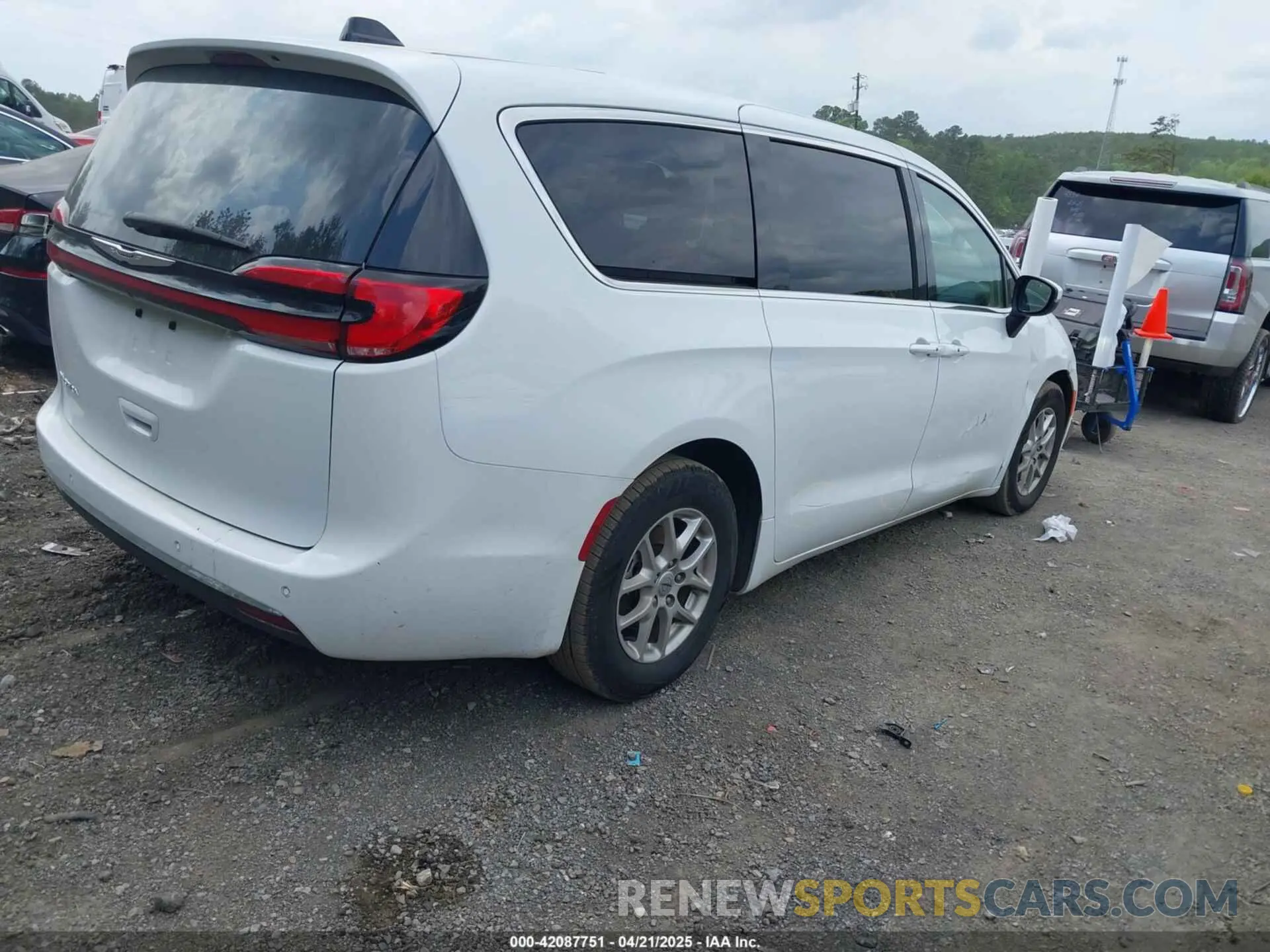 4 fotografías del automóvil dañado 2C4RC1BG3PR578057 CHRYSLER PACIFICA 2023