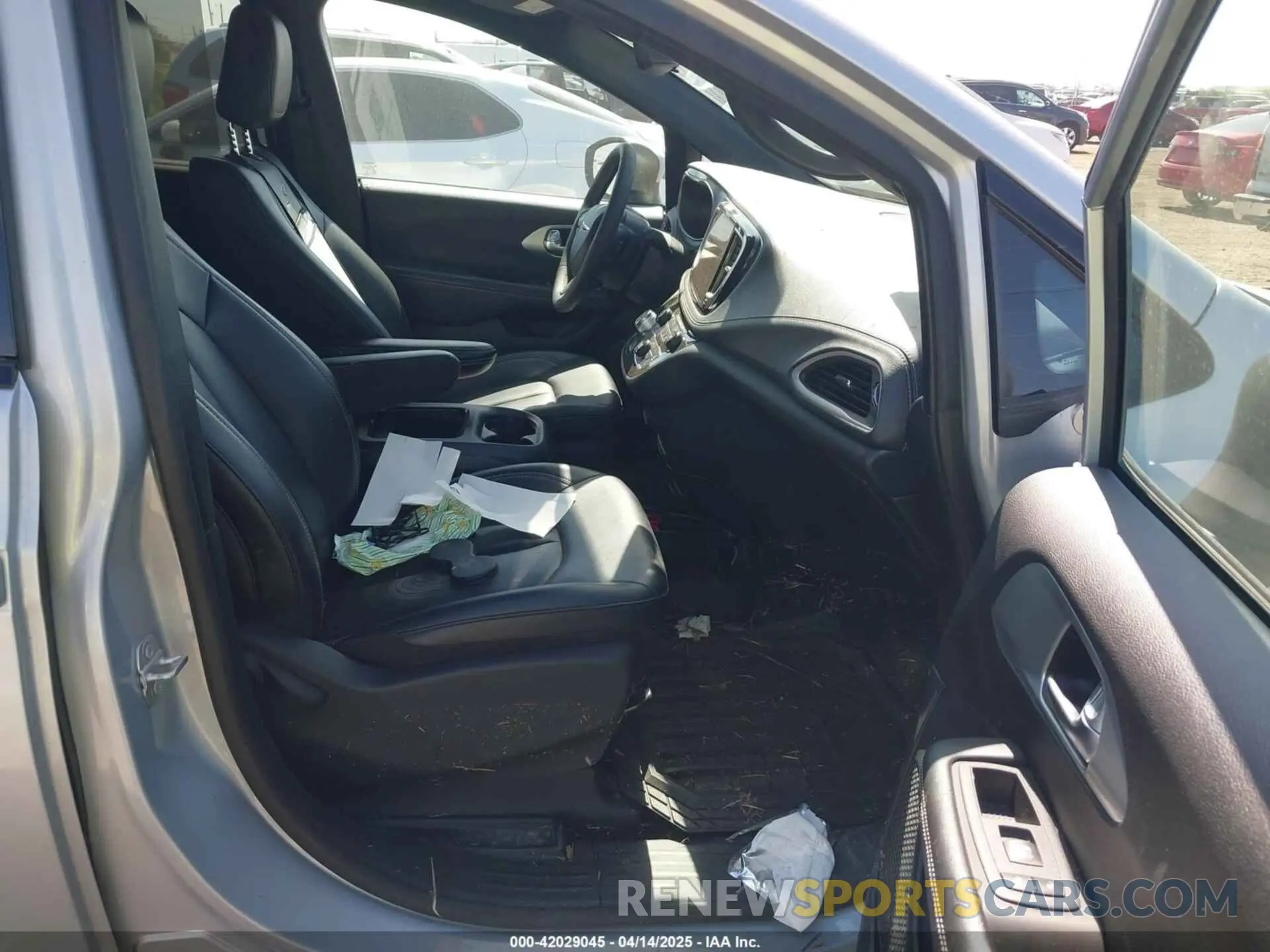 5 fotografías del automóvil dañado 2C4RC1BG4PR508163 CHRYSLER PACIFICA 2023