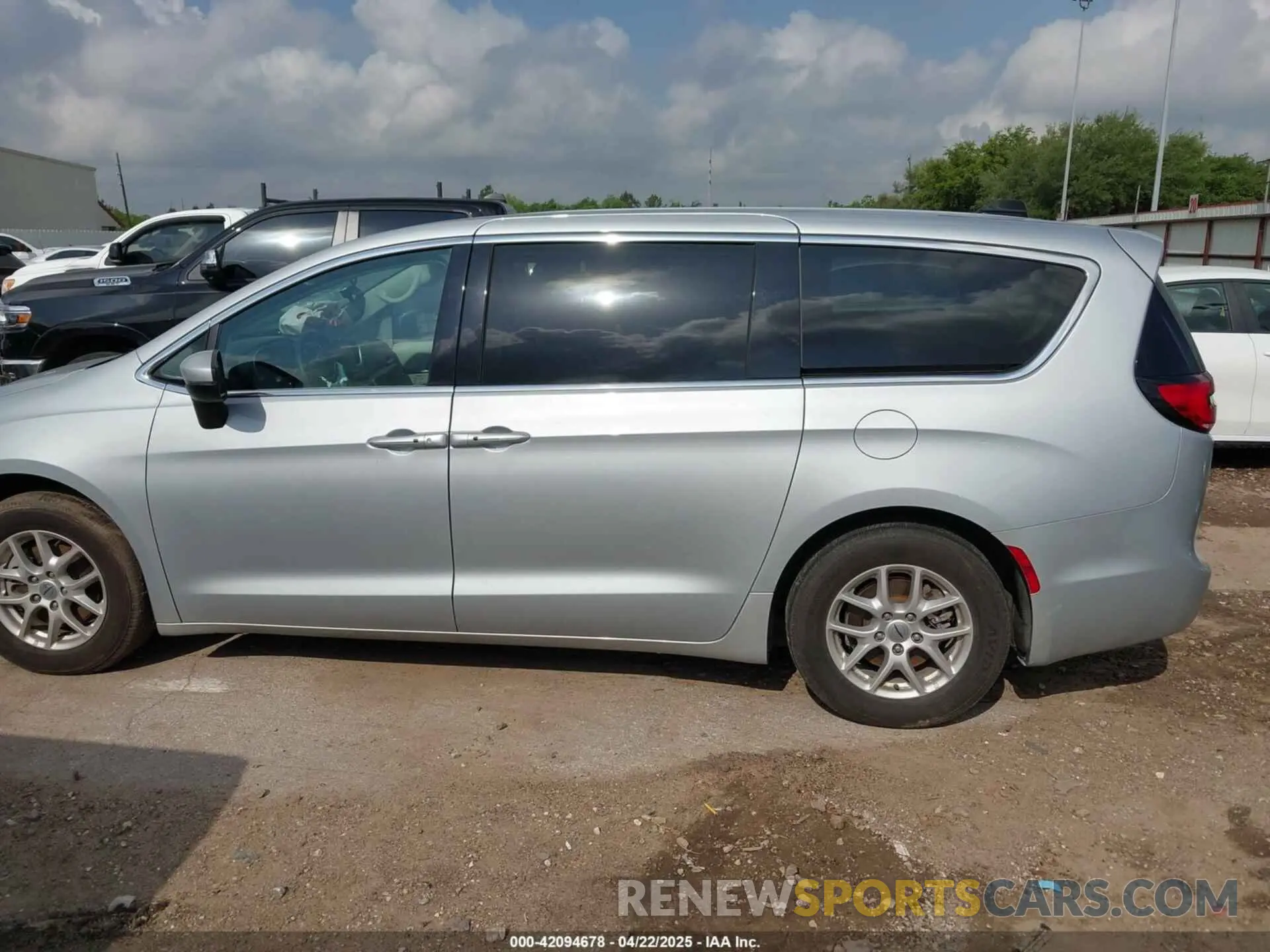 15 fotografías del automóvil dañado 2C4RC1BG4PR594204 CHRYSLER PACIFICA 2023
