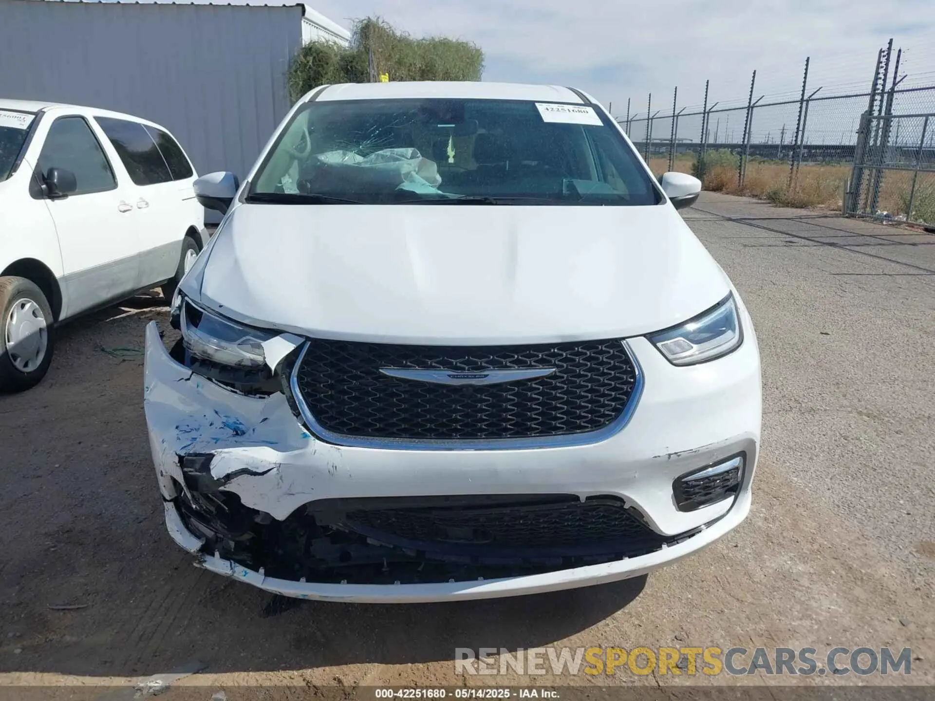 12 fotografías del automóvil dañado 2C4RC1BG6PR531640 CHRYSLER PACIFICA 2023
