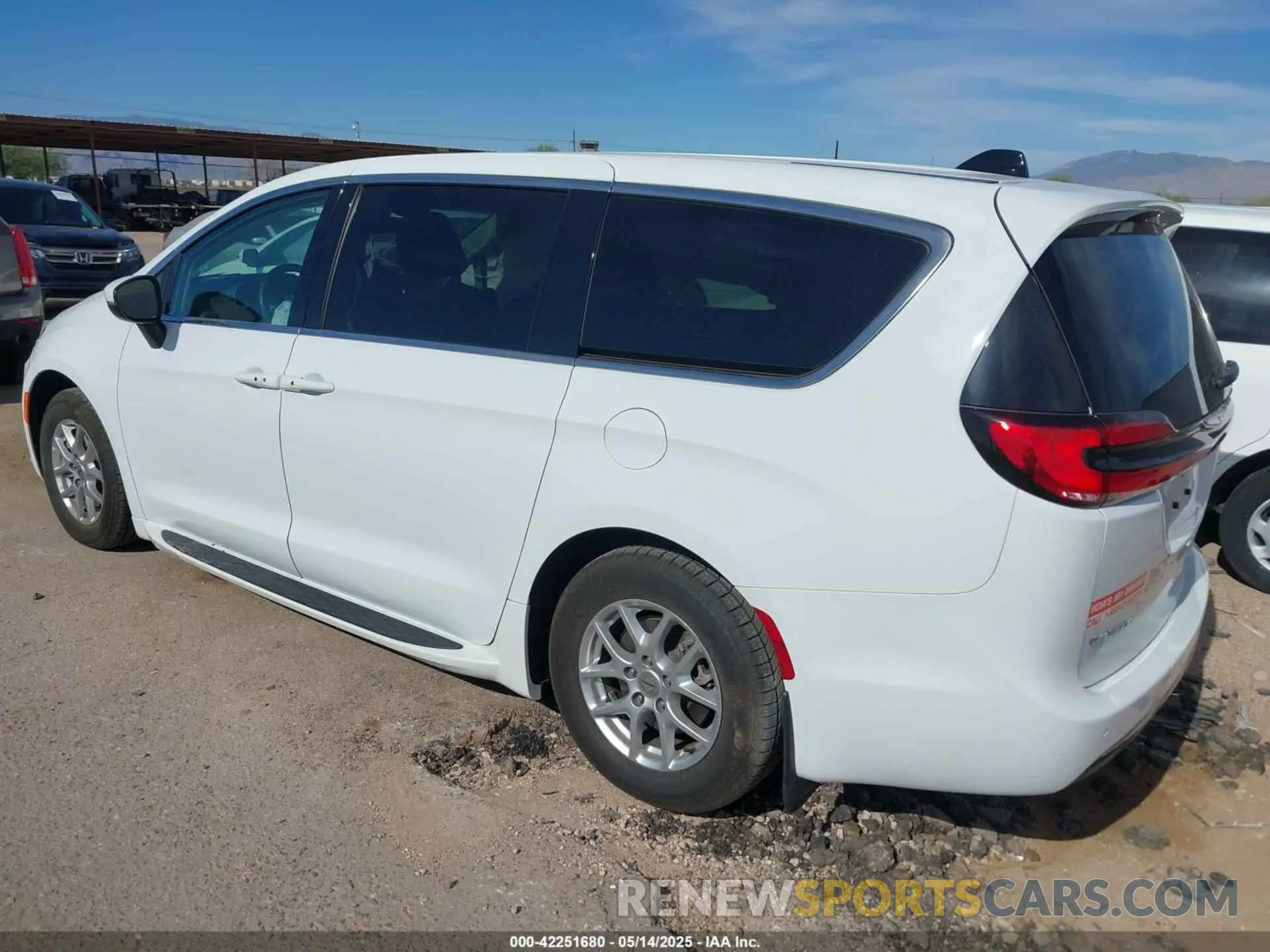 3 fotografías del automóvil dañado 2C4RC1BG6PR531640 CHRYSLER PACIFICA 2023