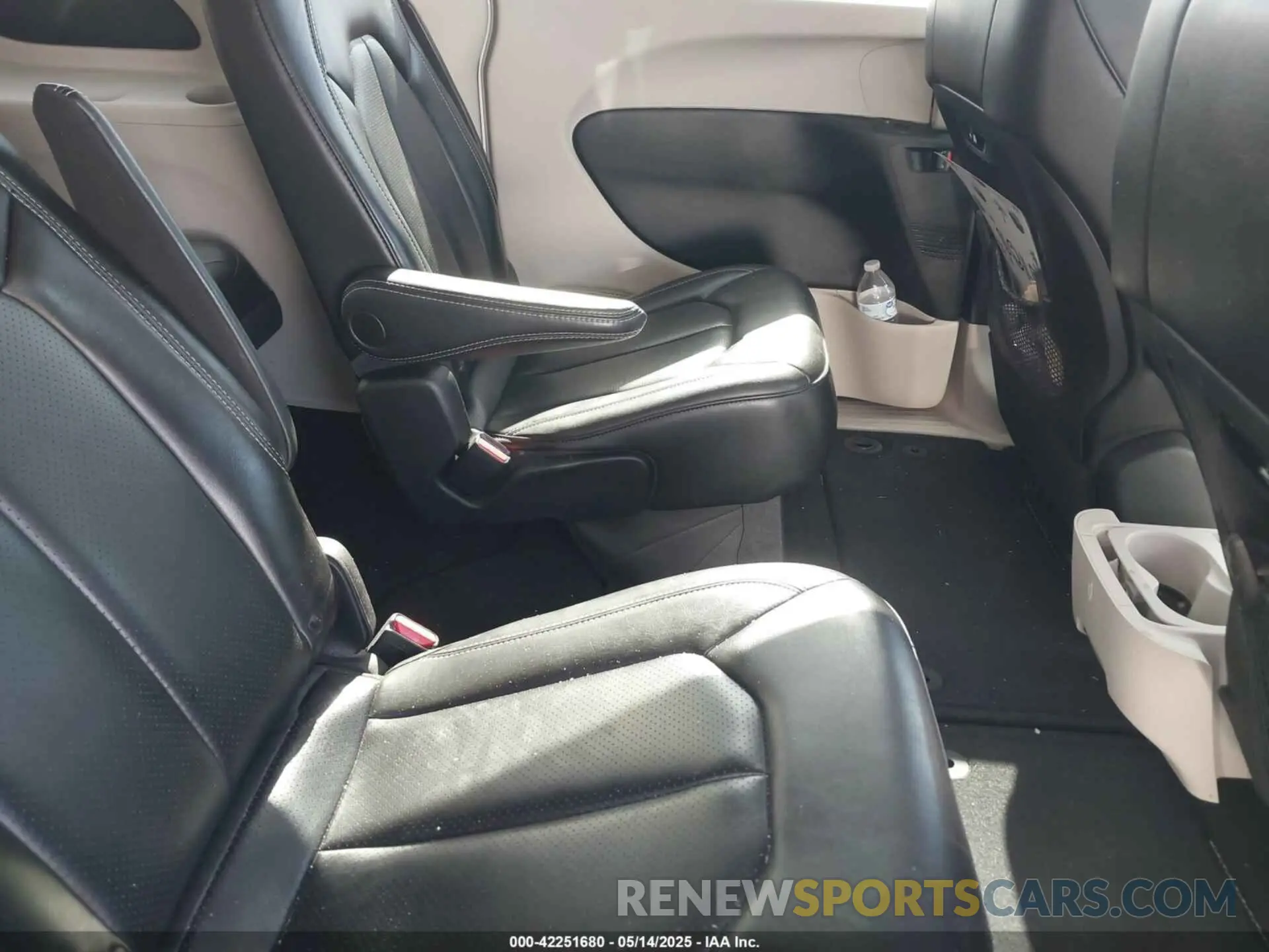 8 fotografías del automóvil dañado 2C4RC1BG6PR531640 CHRYSLER PACIFICA 2023