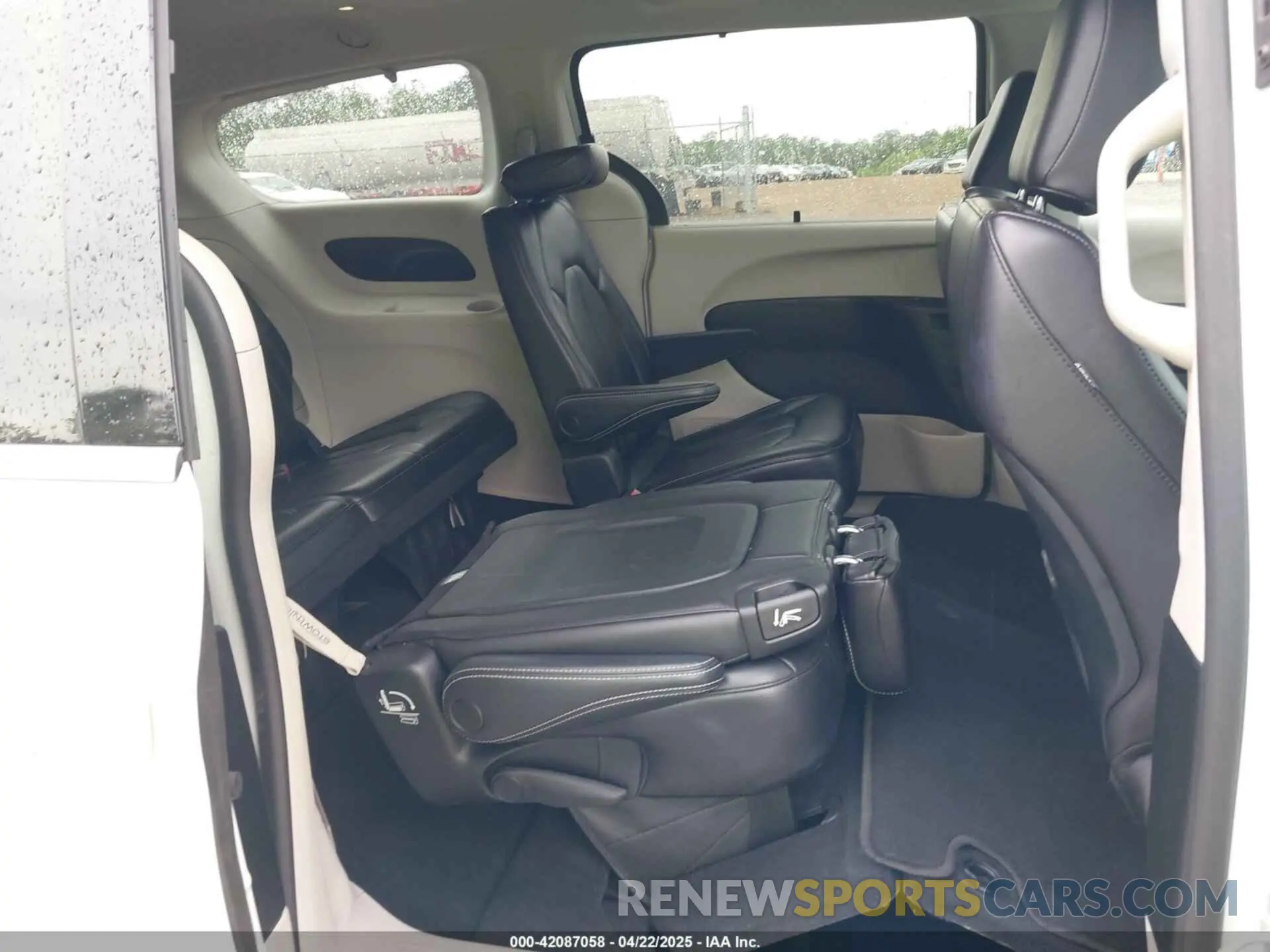 8 fotografías del automóvil dañado 2C4RC1BG6PR591319 CHRYSLER PACIFICA 2023