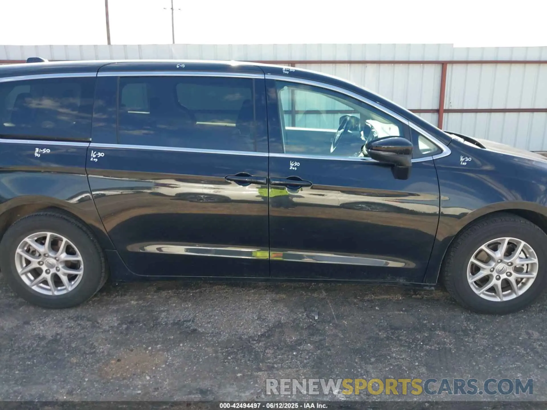 13 fotografías del automóvil dañado 2C4RC1BG6PR627199 CHRYSLER PACIFICA 2023