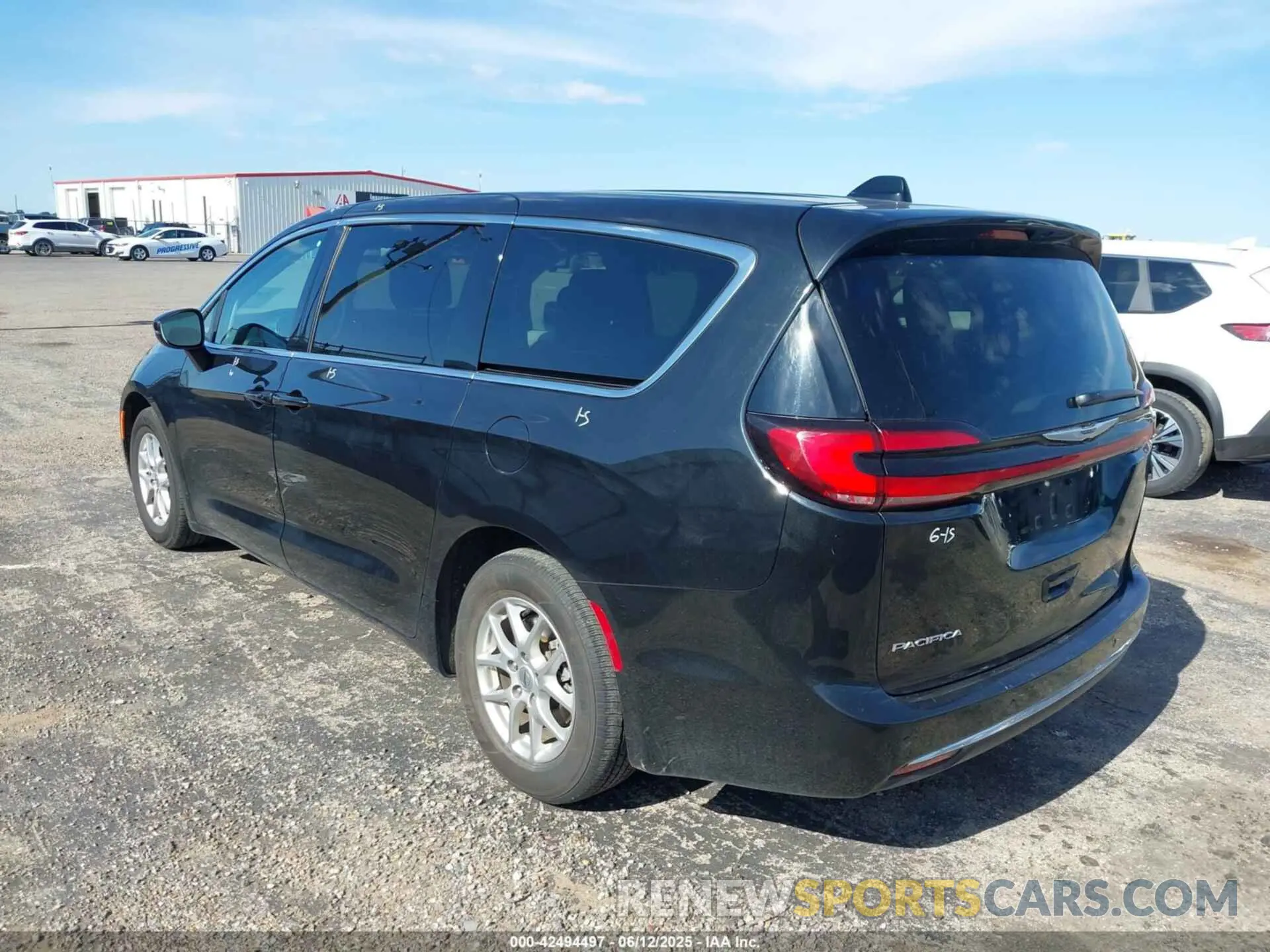 3 fotografías del automóvil dañado 2C4RC1BG6PR627199 CHRYSLER PACIFICA 2023