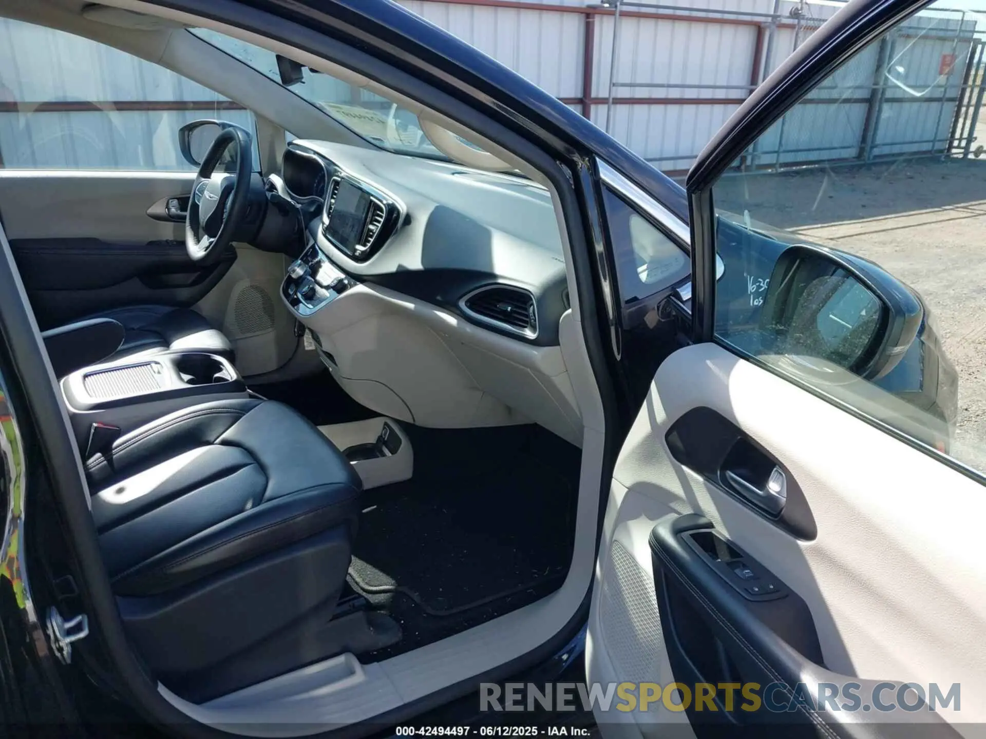 5 fotografías del automóvil dañado 2C4RC1BG6PR627199 CHRYSLER PACIFICA 2023