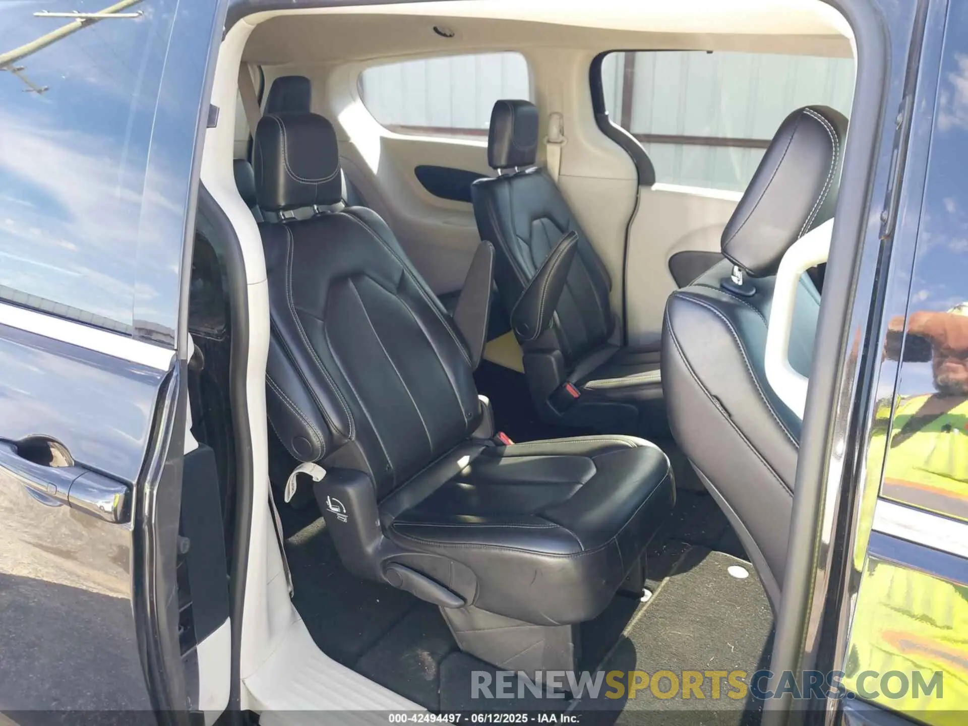8 fotografías del automóvil dañado 2C4RC1BG6PR627199 CHRYSLER PACIFICA 2023