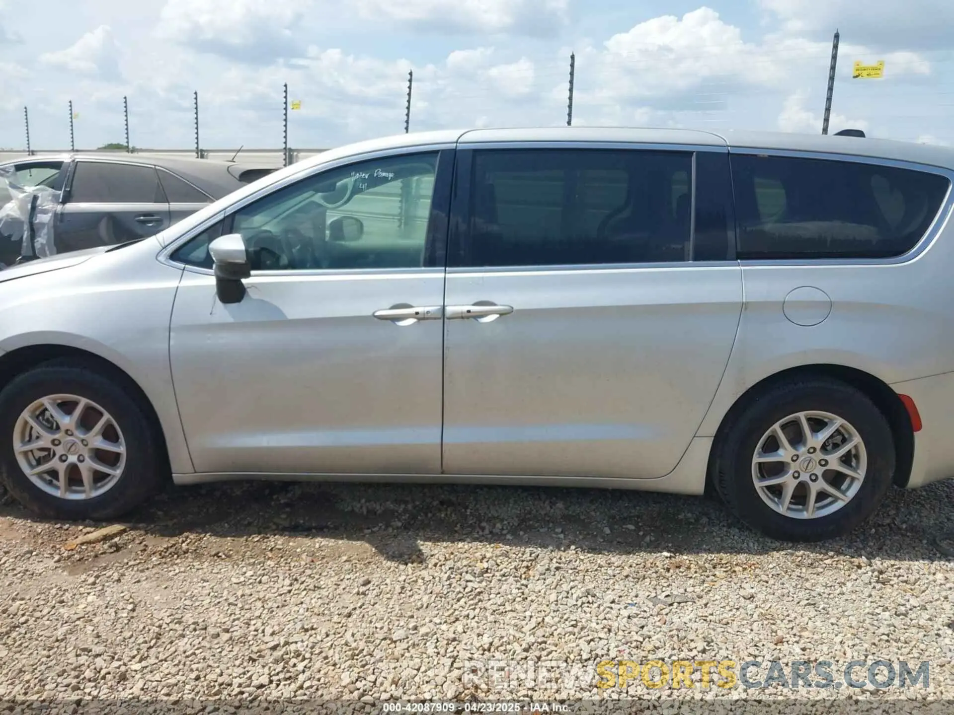 13 fotografías del automóvil dañado 2C4RC1BG7PR521232 CHRYSLER PACIFICA 2023