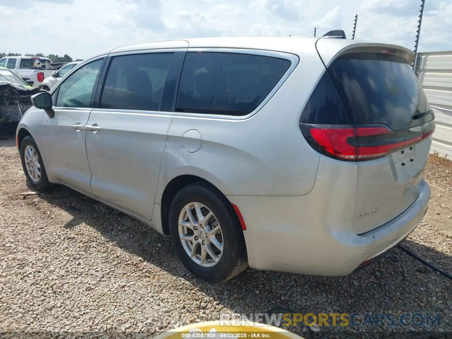 3 fotografías del automóvil dañado 2C4RC1BG7PR521232 CHRYSLER PACIFICA 2023