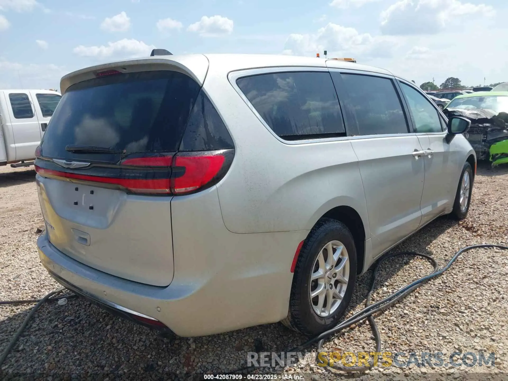 4 fotografías del automóvil dañado 2C4RC1BG7PR521232 CHRYSLER PACIFICA 2023