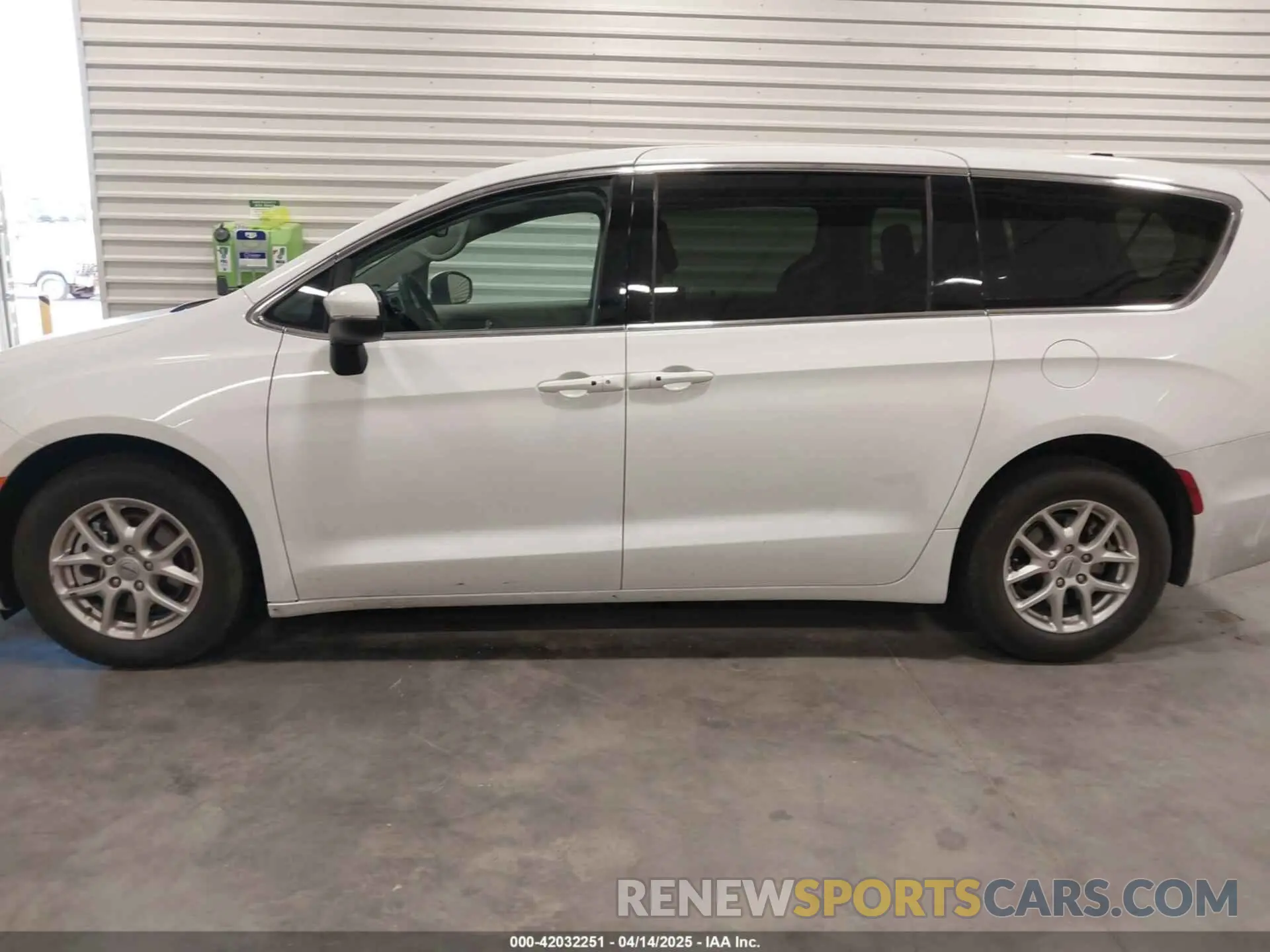 14 fotografías del automóvil dañado 2C4RC1BG7PR615367 CHRYSLER PACIFICA 2023