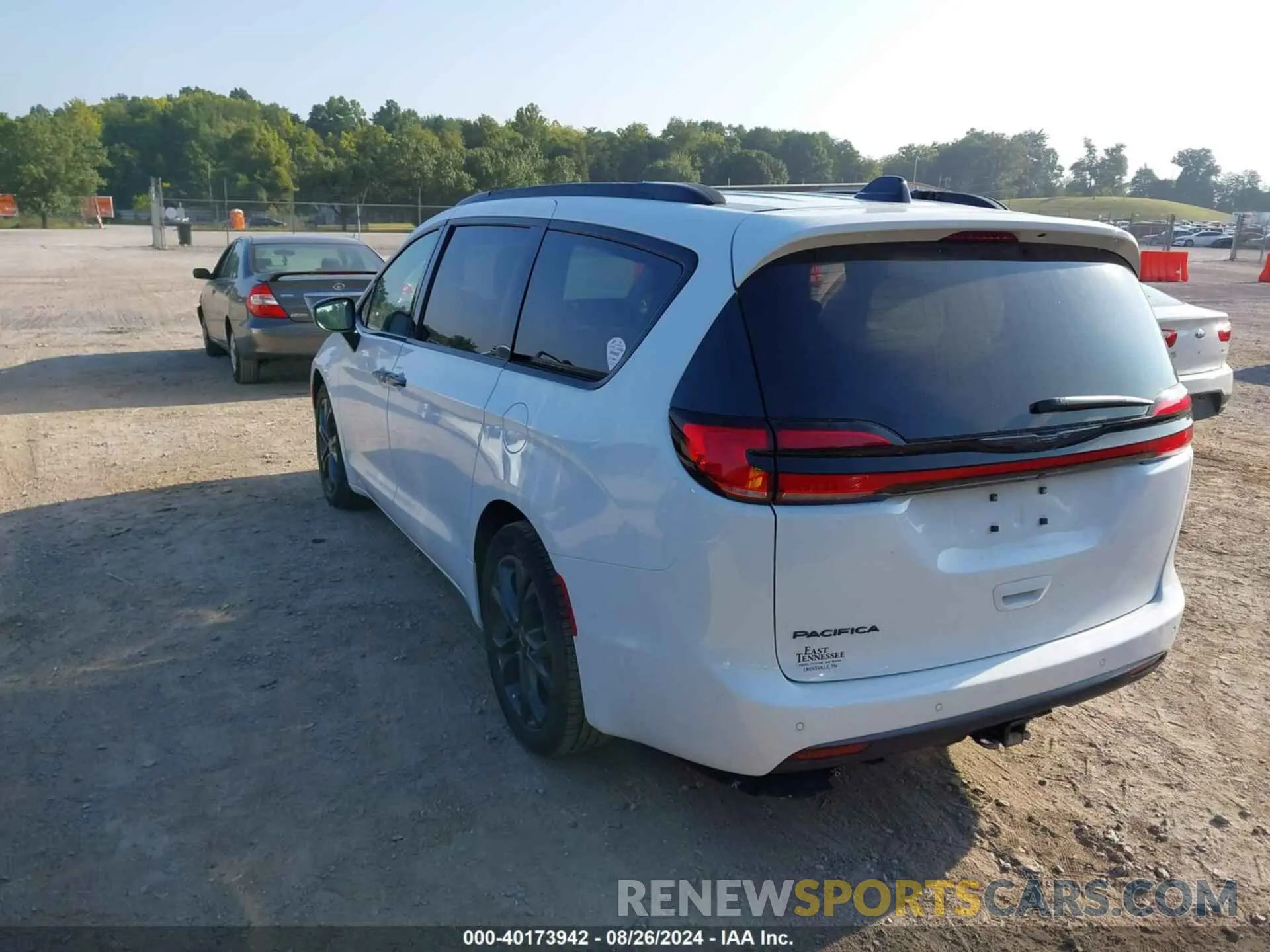 3 fotografías del automóvil dañado 2C4RC1BG7PR629317 CHRYSLER PACIFICA 2023