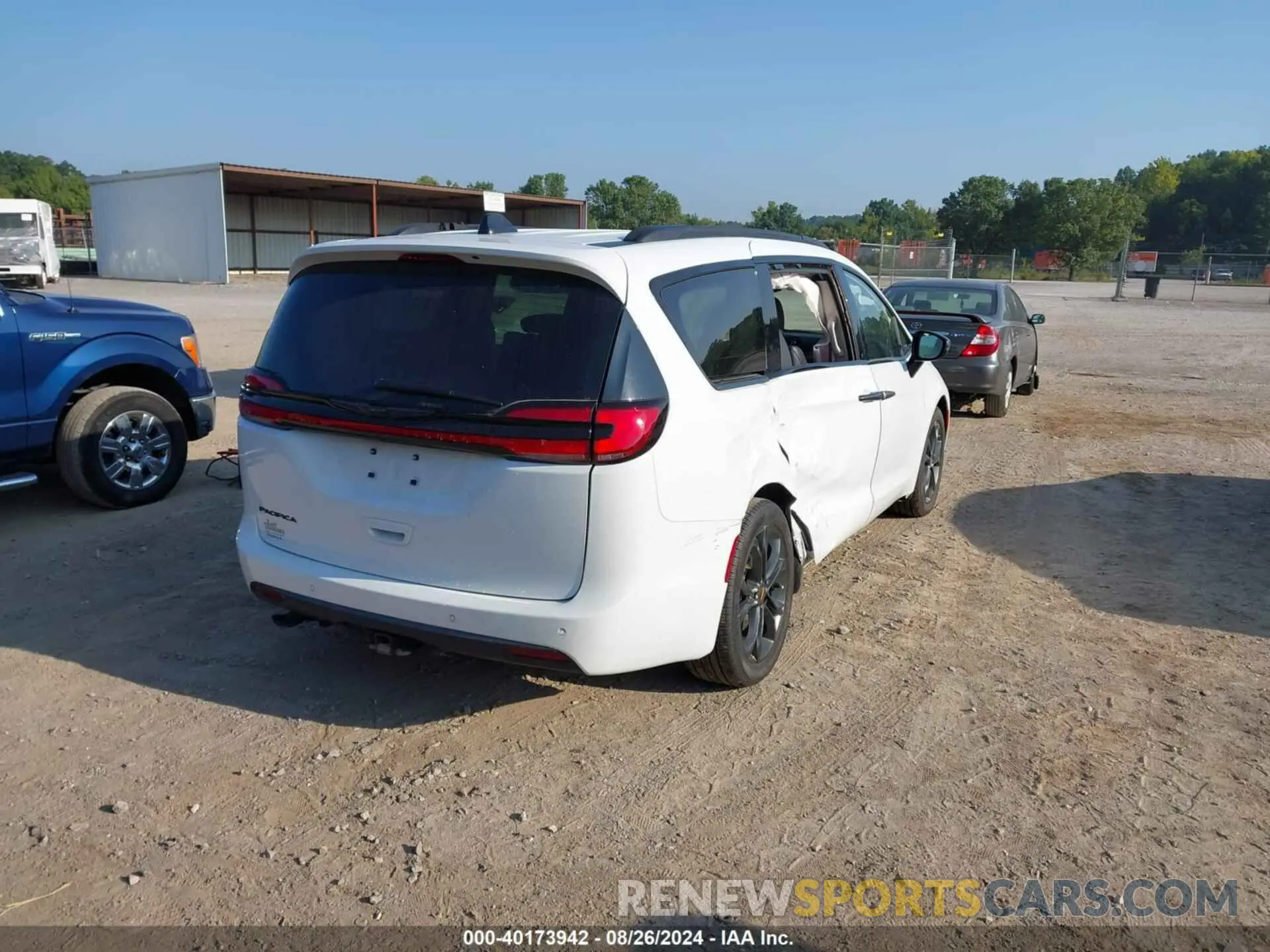 4 fotografías del automóvil dañado 2C4RC1BG7PR629317 CHRYSLER PACIFICA 2023