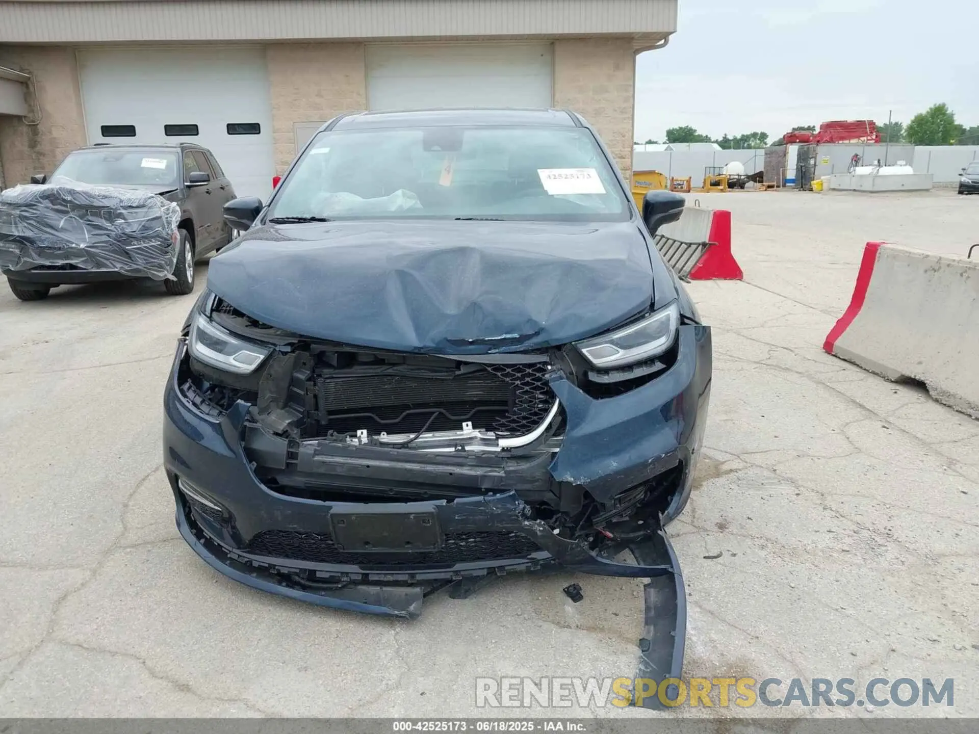 12 fotografías del automóvil dañado 2C4RC1BG8PR526374 CHRYSLER PACIFICA 2023