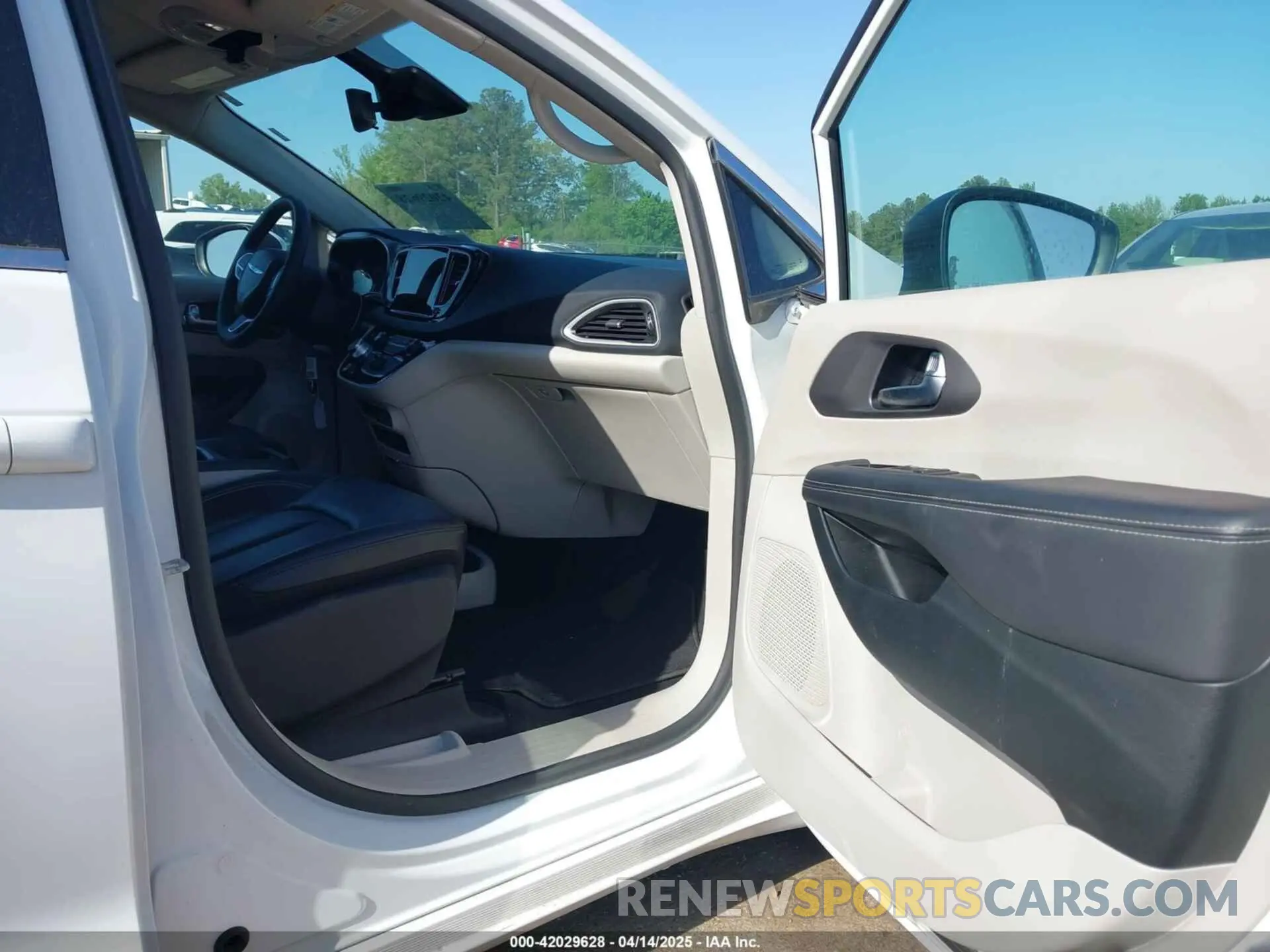 5 fotografías del automóvil dañado 2C4RC1BG8PR625017 CHRYSLER PACIFICA 2023