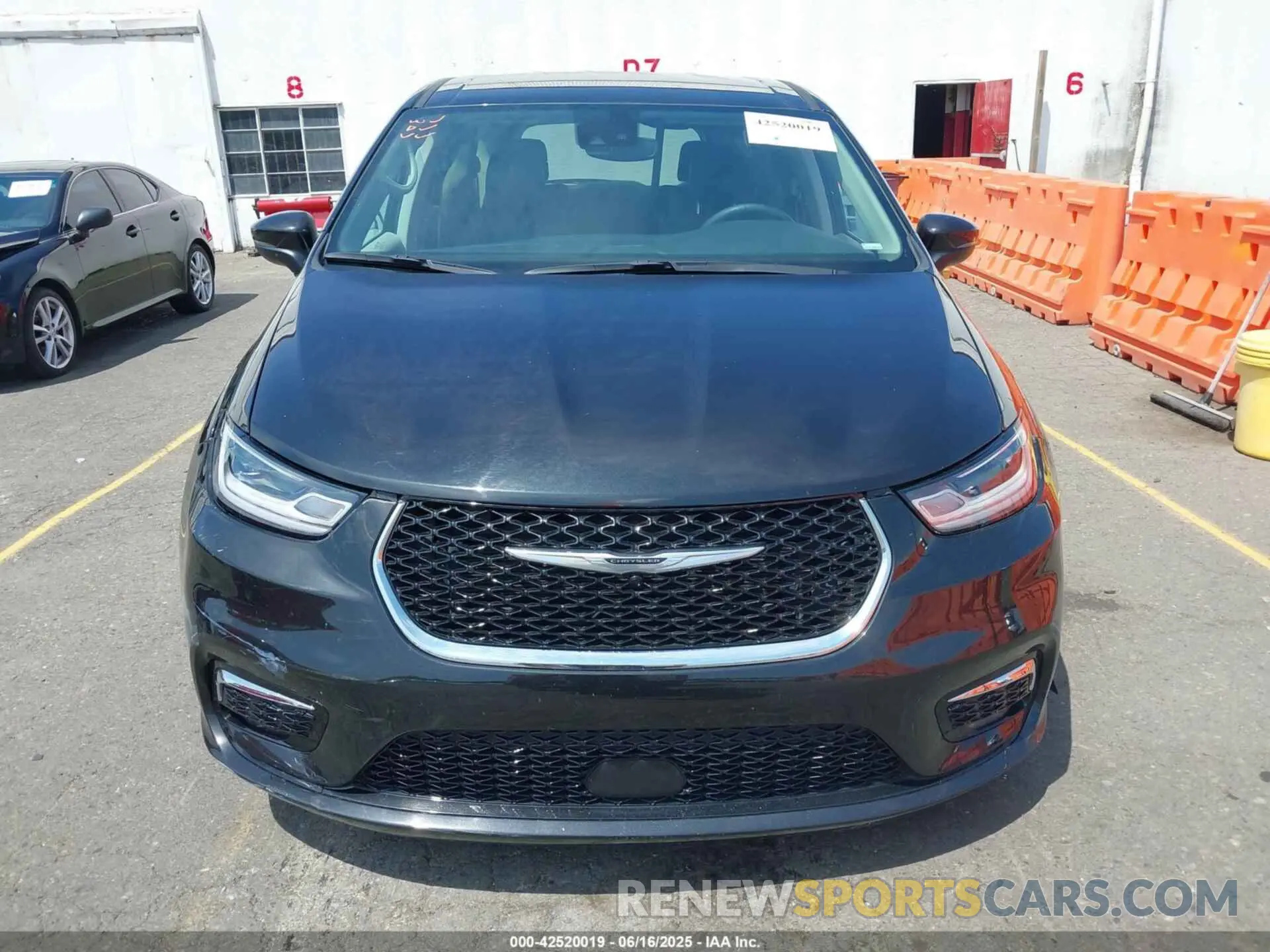 12 fotografías del automóvil dañado 2C4RC1BG8PR627642 CHRYSLER PACIFICA 2023