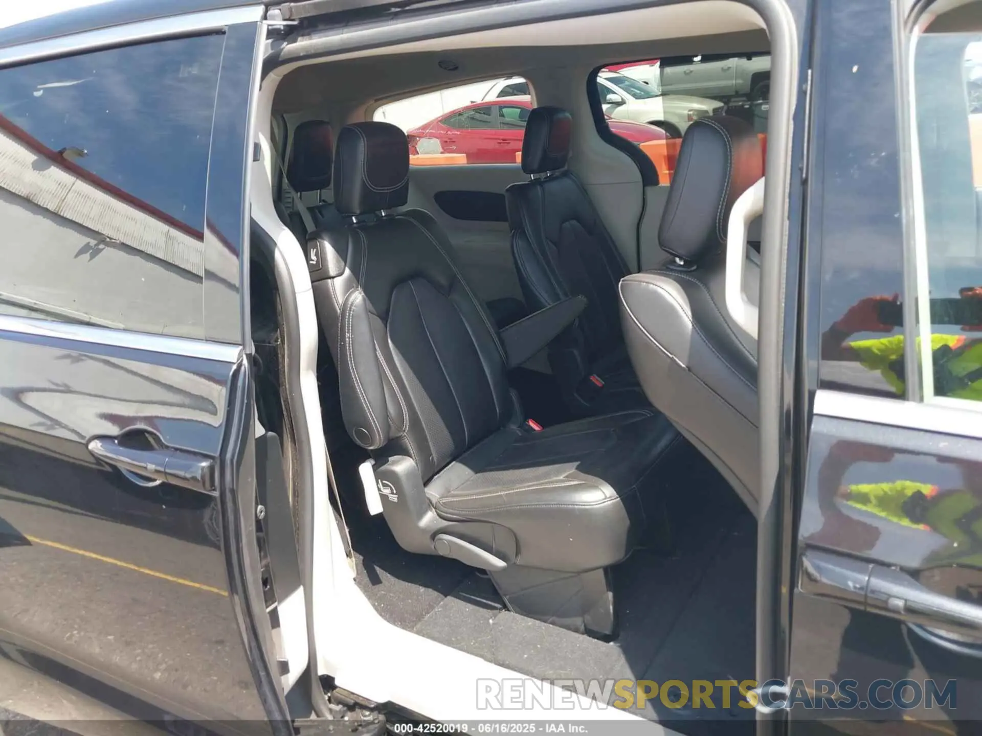 8 fotografías del automóvil dañado 2C4RC1BG8PR627642 CHRYSLER PACIFICA 2023