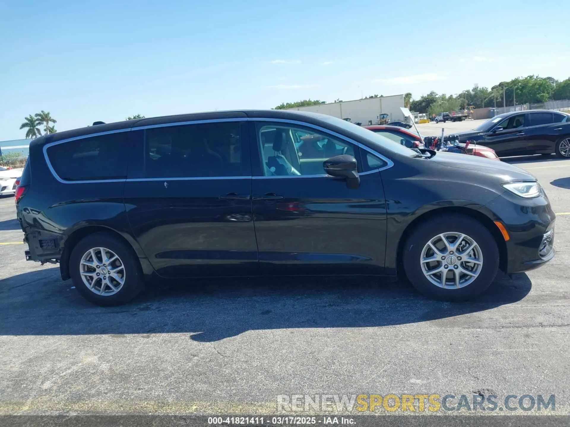14 fotografías del automóvil dañado 2C4RC1BG9PR529557 CHRYSLER PACIFICA 2023