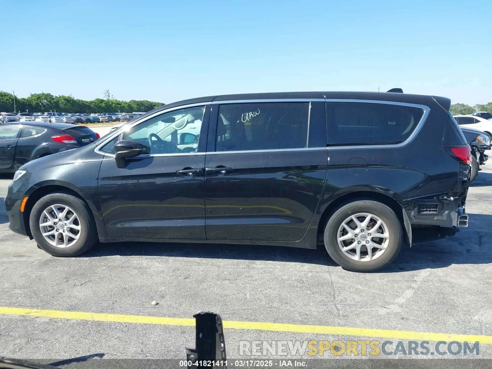 15 fotografías del automóvil dañado 2C4RC1BG9PR529557 CHRYSLER PACIFICA 2023