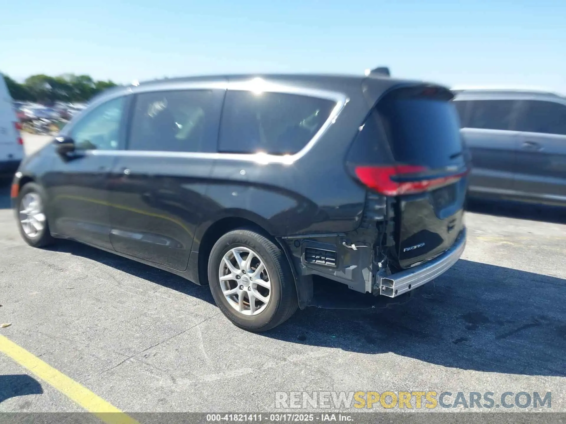 3 fotografías del automóvil dañado 2C4RC1BG9PR529557 CHRYSLER PACIFICA 2023