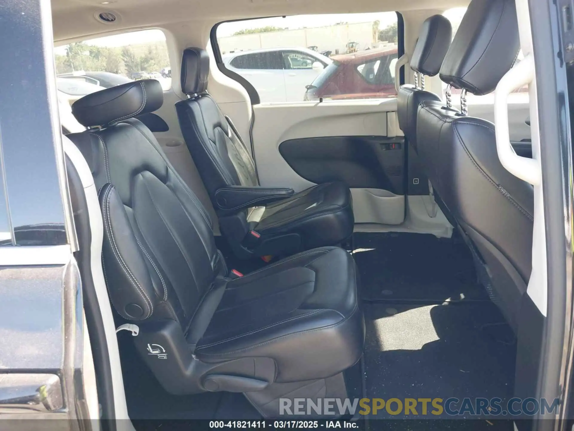 8 fotografías del automóvil dañado 2C4RC1BG9PR529557 CHRYSLER PACIFICA 2023