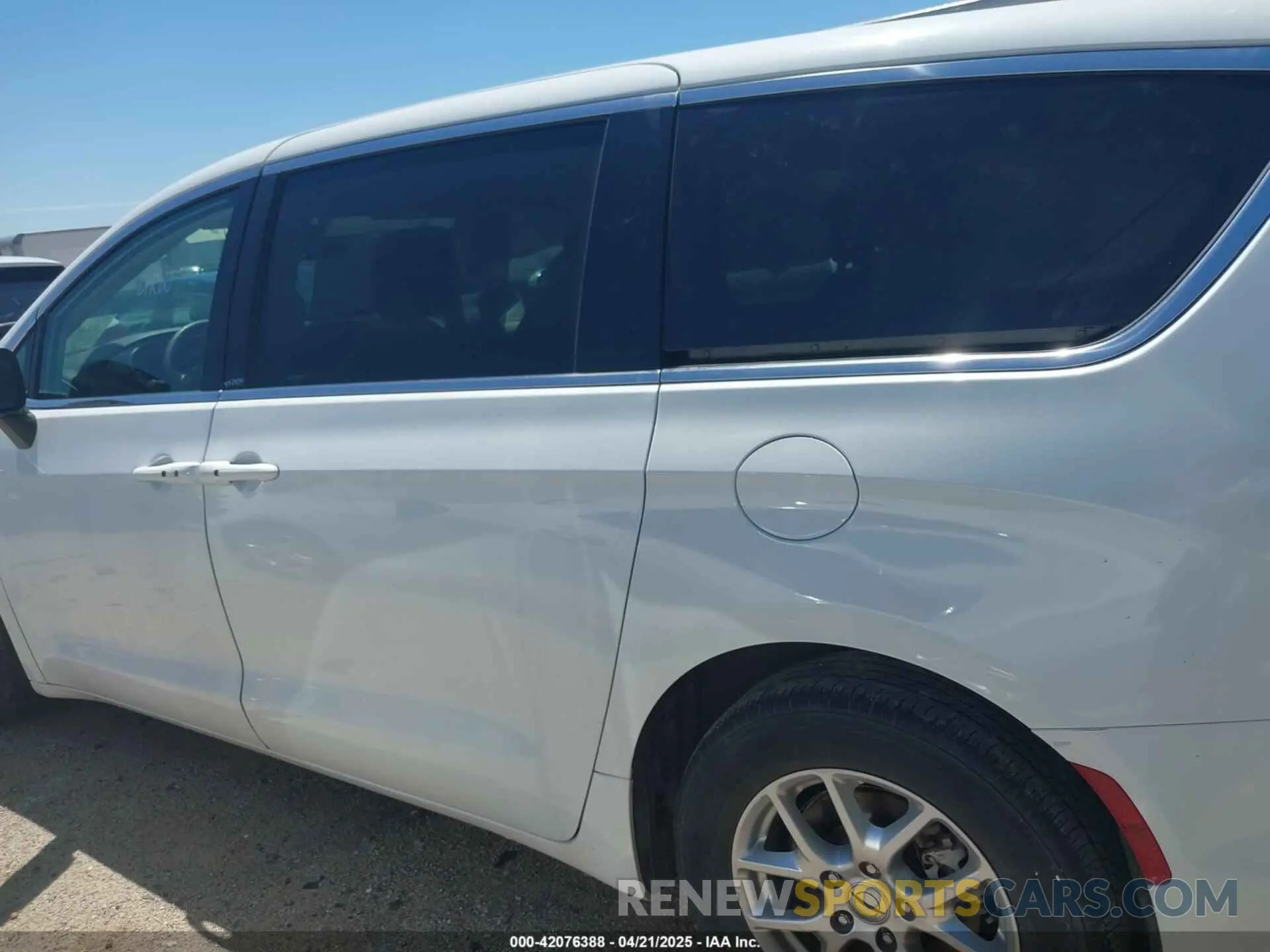 14 fotografías del automóvil dañado 2C4RC1BG9PR531325 CHRYSLER PACIFICA 2023