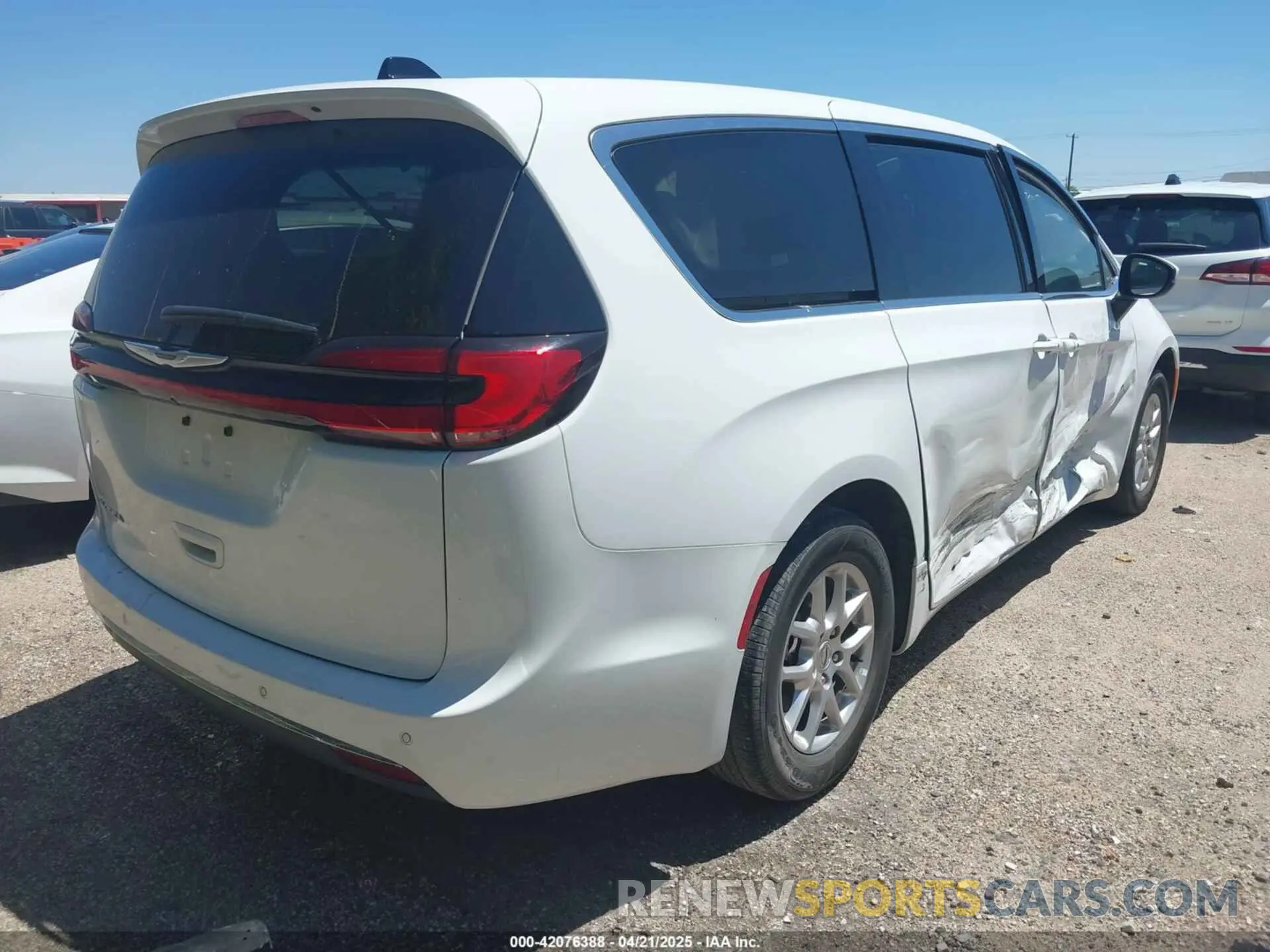 4 fotografías del automóvil dañado 2C4RC1BG9PR531325 CHRYSLER PACIFICA 2023