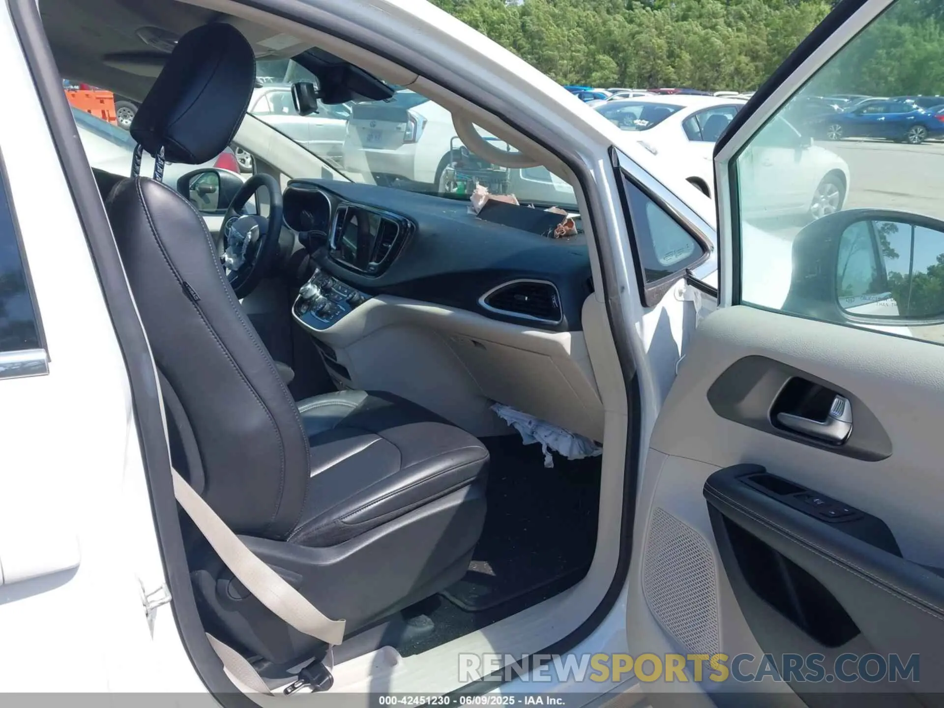 5 fotografías del automóvil dañado 2C4RC1BG9PR624944 CHRYSLER PACIFICA 2023