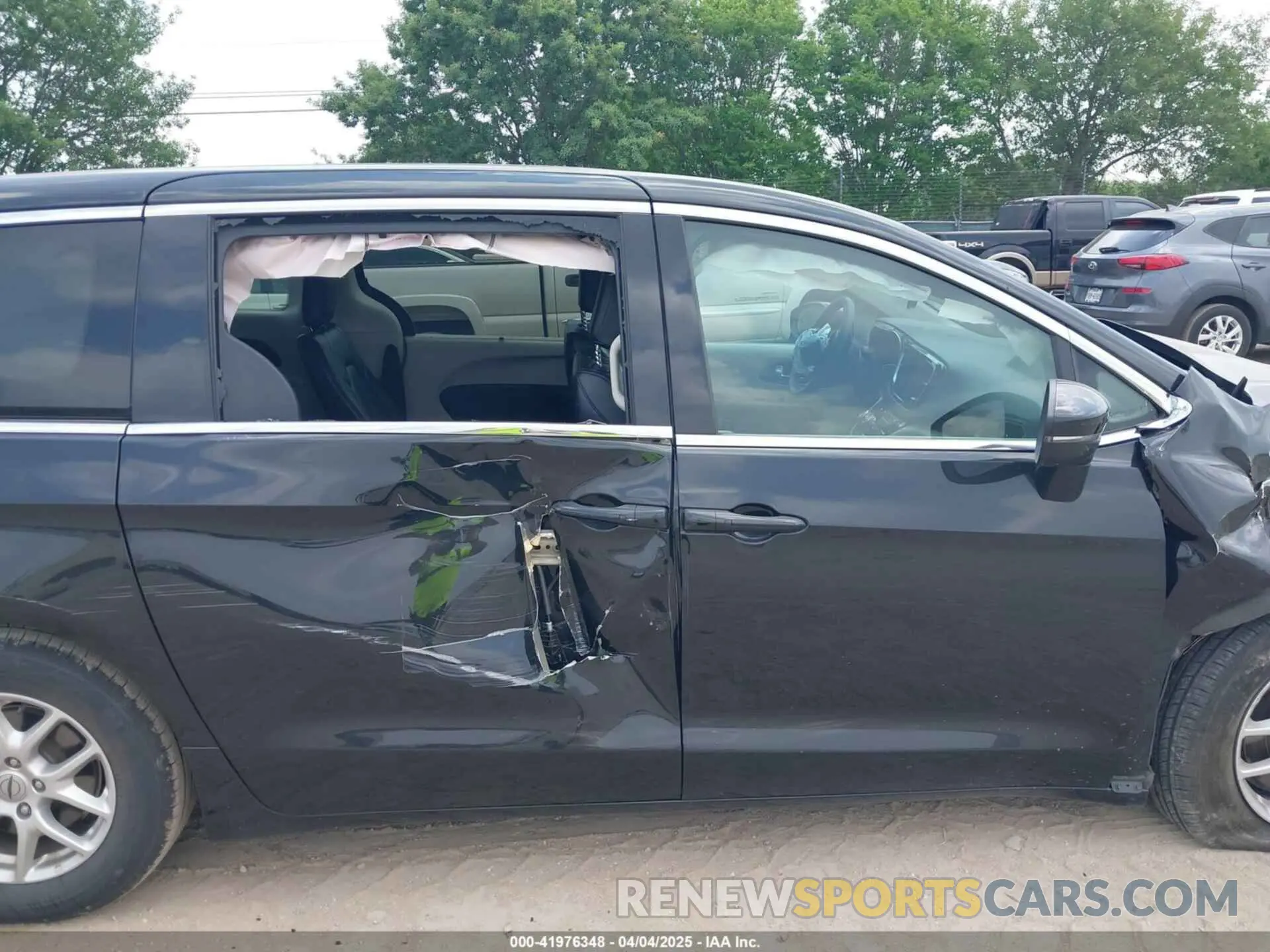 12 fotografías del automóvil dañado 2C4RC1BG9PR627245 CHRYSLER PACIFICA 2023