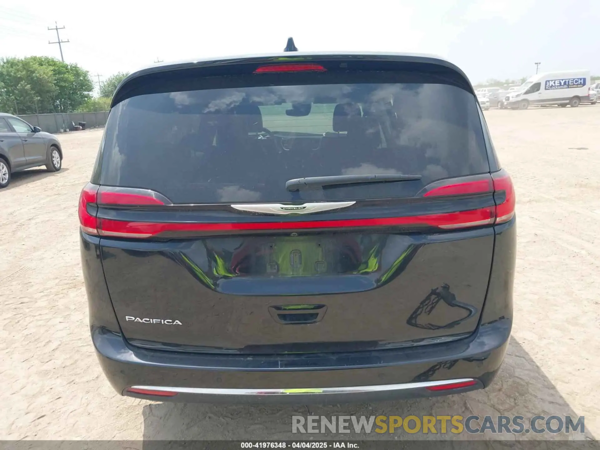15 fotografías del automóvil dañado 2C4RC1BG9PR627245 CHRYSLER PACIFICA 2023