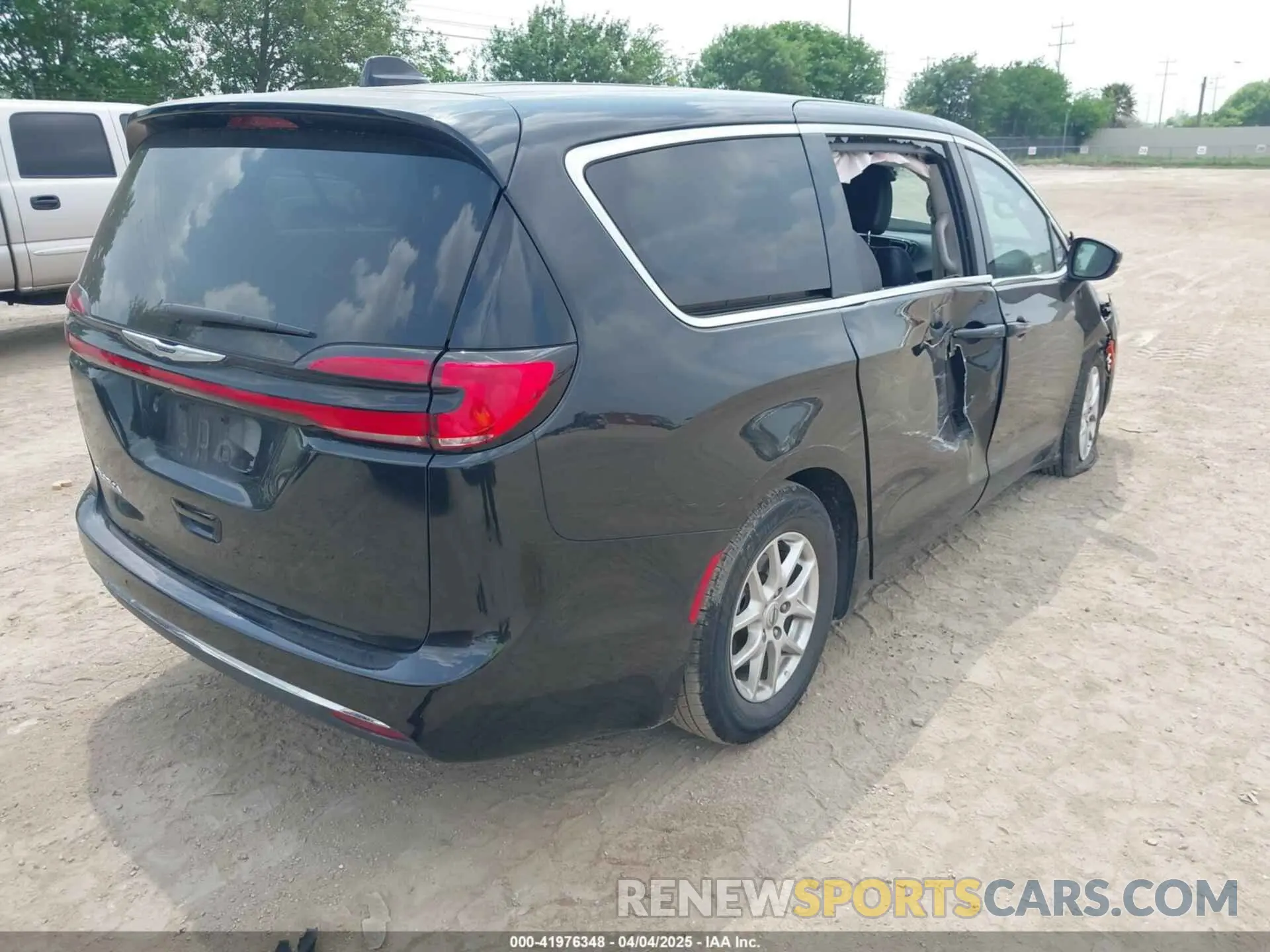 4 fotografías del automóvil dañado 2C4RC1BG9PR627245 CHRYSLER PACIFICA 2023