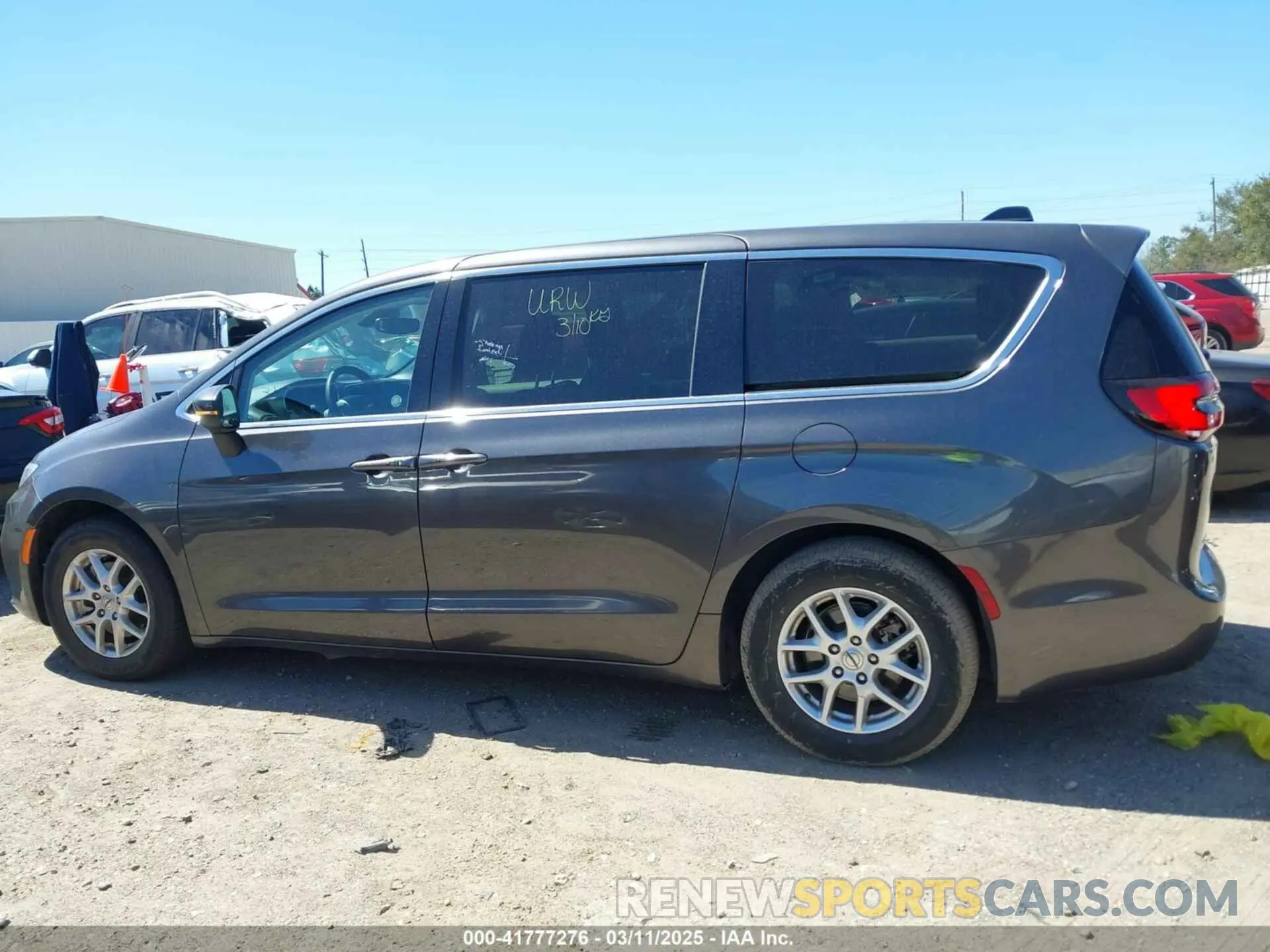 14 fotografías del automóvil dañado 2C4RC1BGXPR530636 CHRYSLER PACIFICA 2023